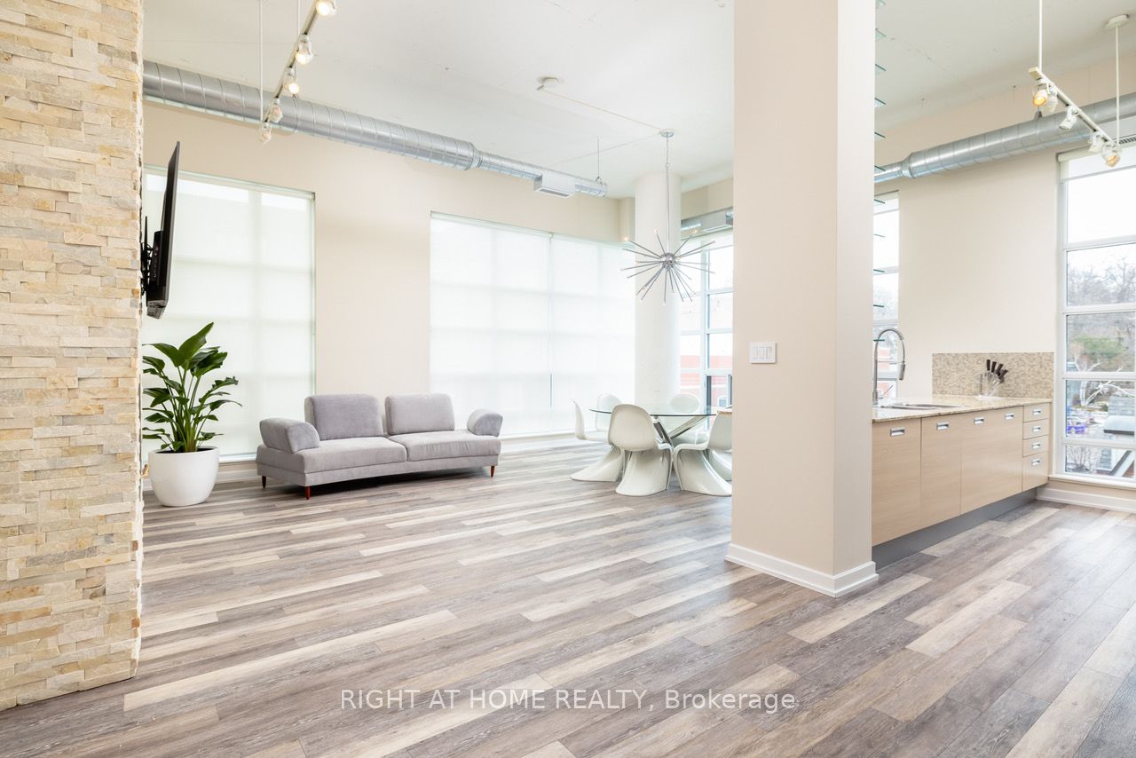 380 Macpherson Avenue 306, Toronto, ON M4V 3E3