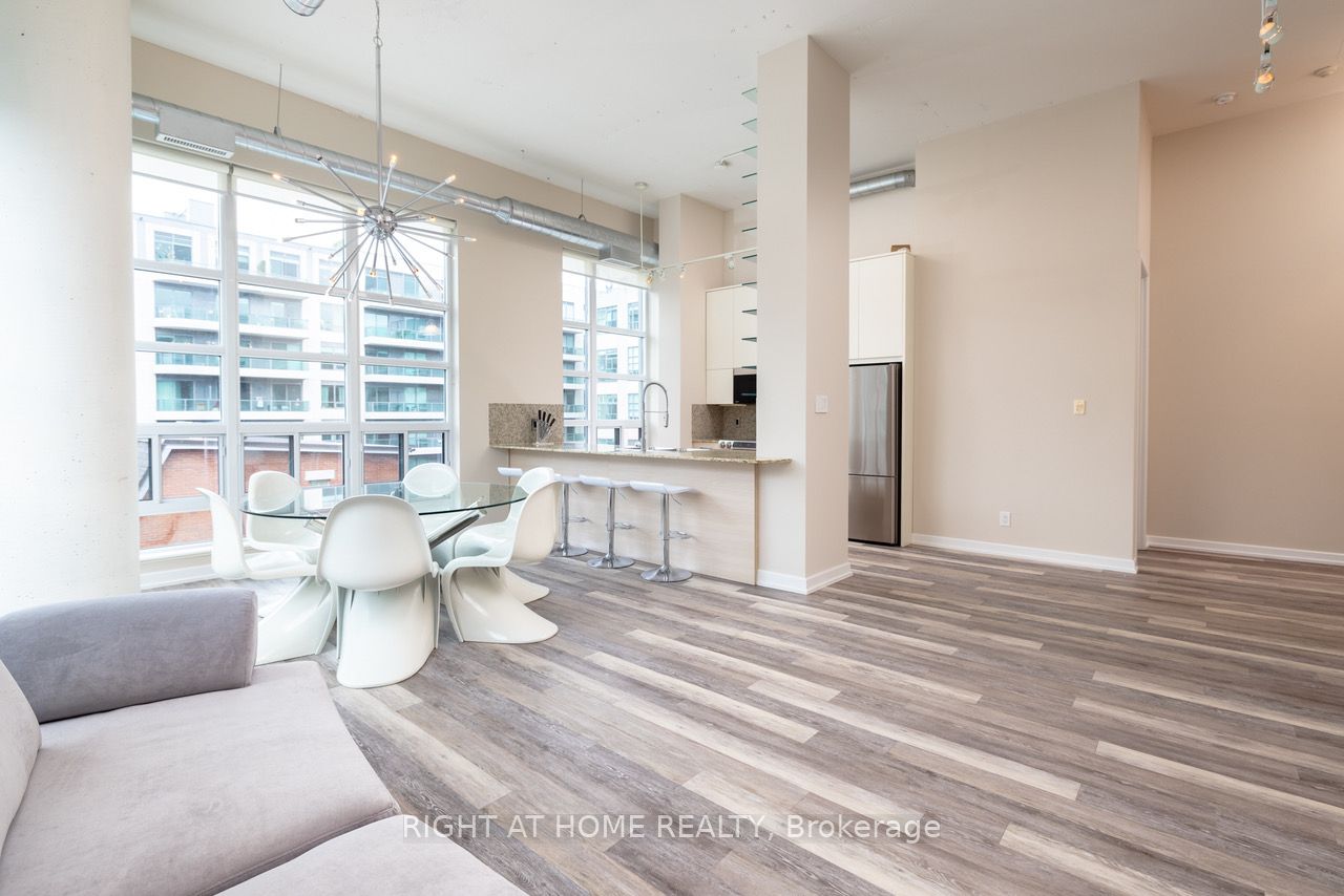 380 Macpherson Avenue 306, Toronto, ON M4V 3E3 photo 4