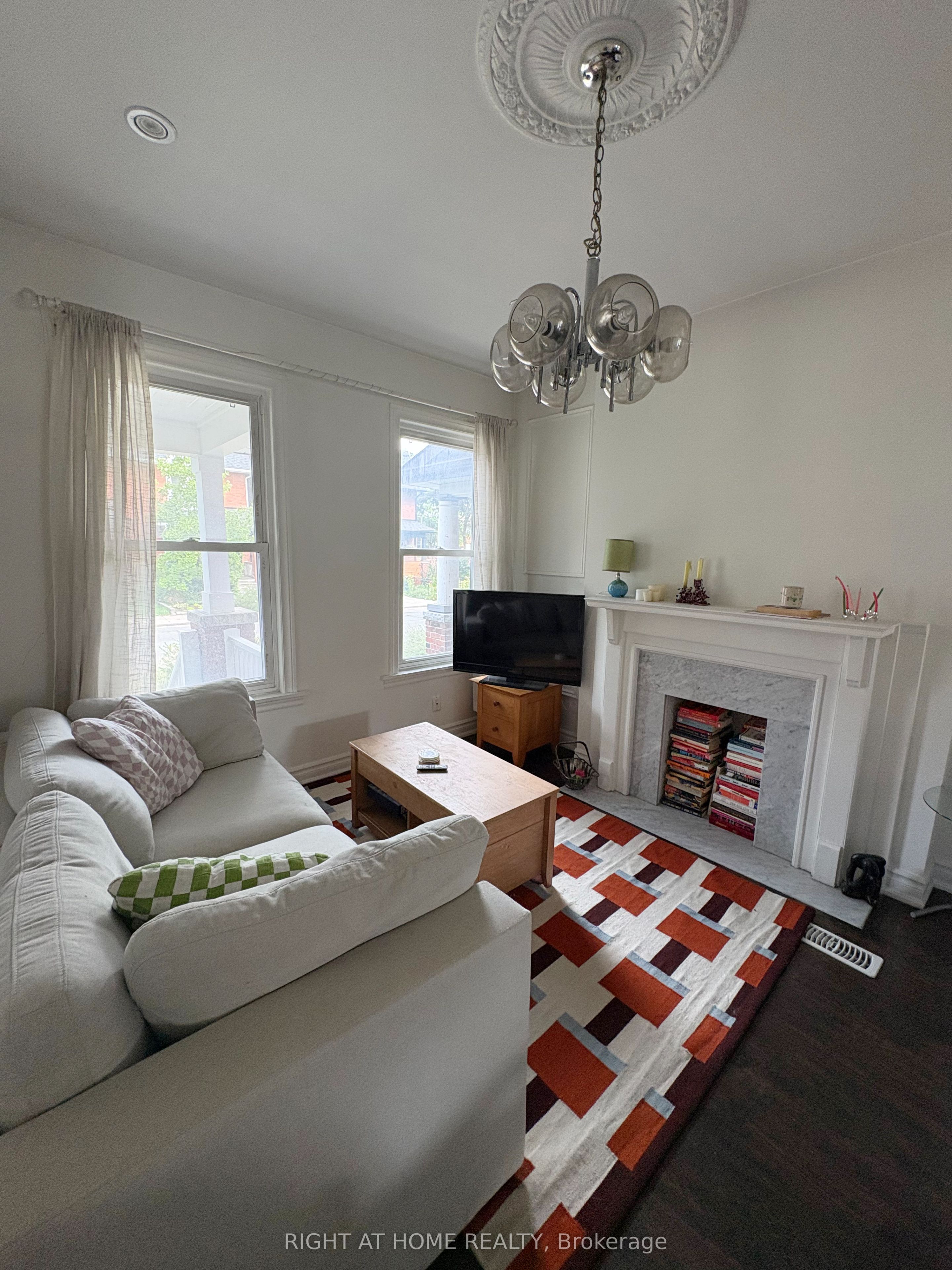 430 Brock Avenue Unit 1, Toronto, ON M6H 3N3 photo 3