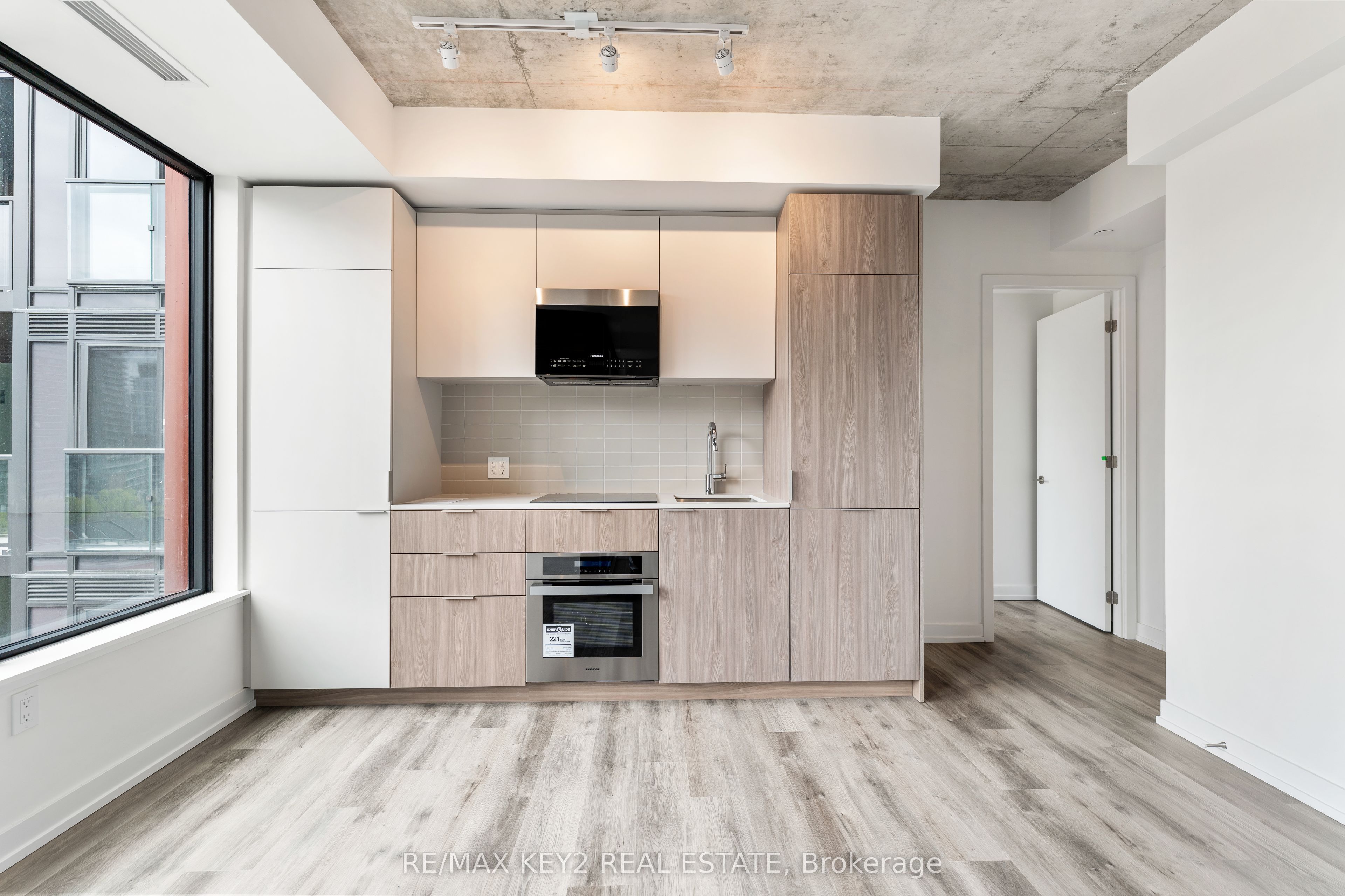 28 Eastern Avenue 1026, Toronto, ON M5A 0Y2 photo 2
