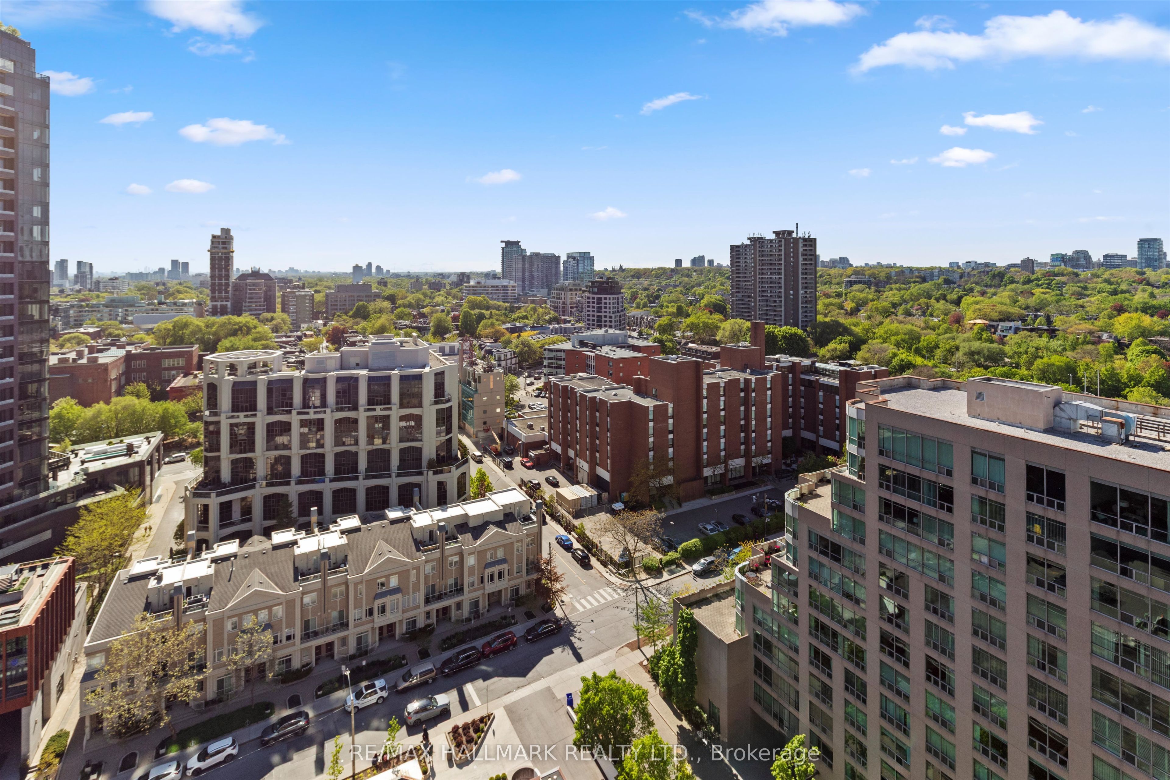 914 Yonge Street 1803, Toronto, ON M4W 3C8 photo 2