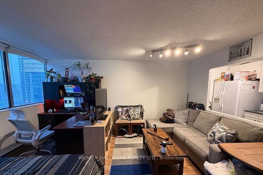 914 Yonge Street 1803, Toronto, ON M4W 3C8 photo 4