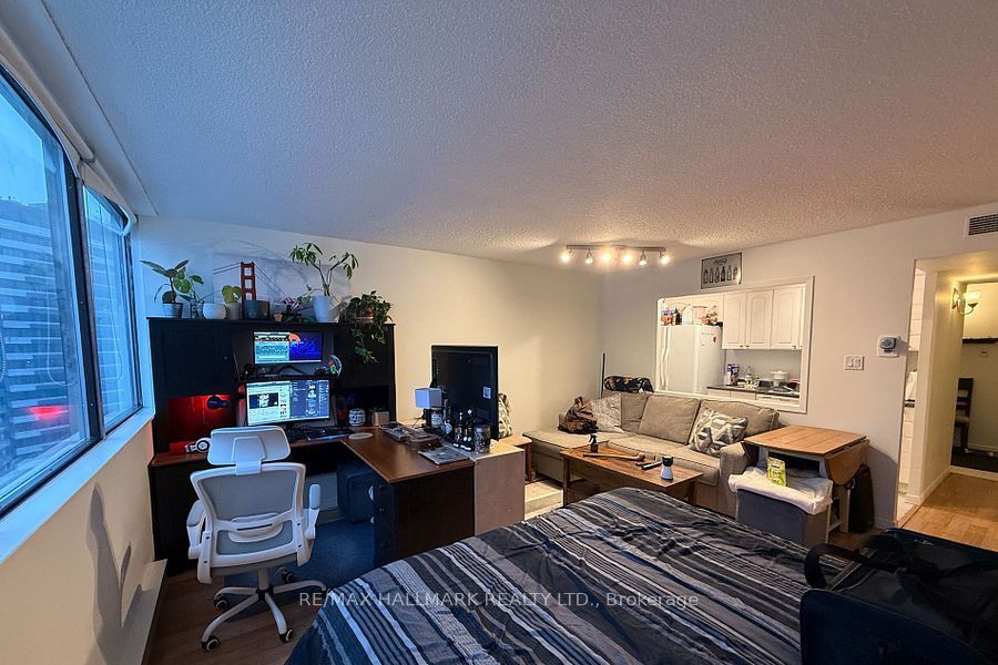 914 Yonge Street 1803, Toronto, ON M4W 3C8 photo 5