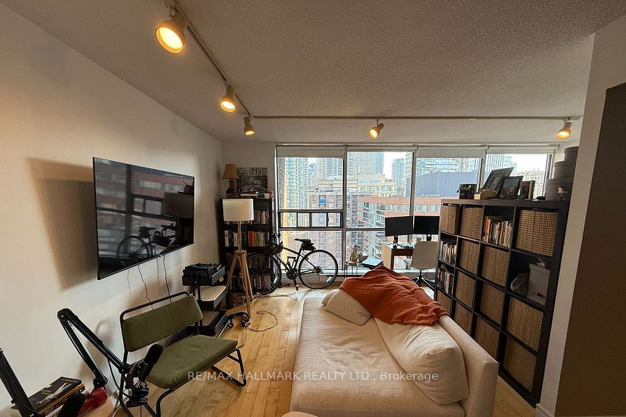 914 Yonge Street 1208, Toronto, ON M4W 3C8