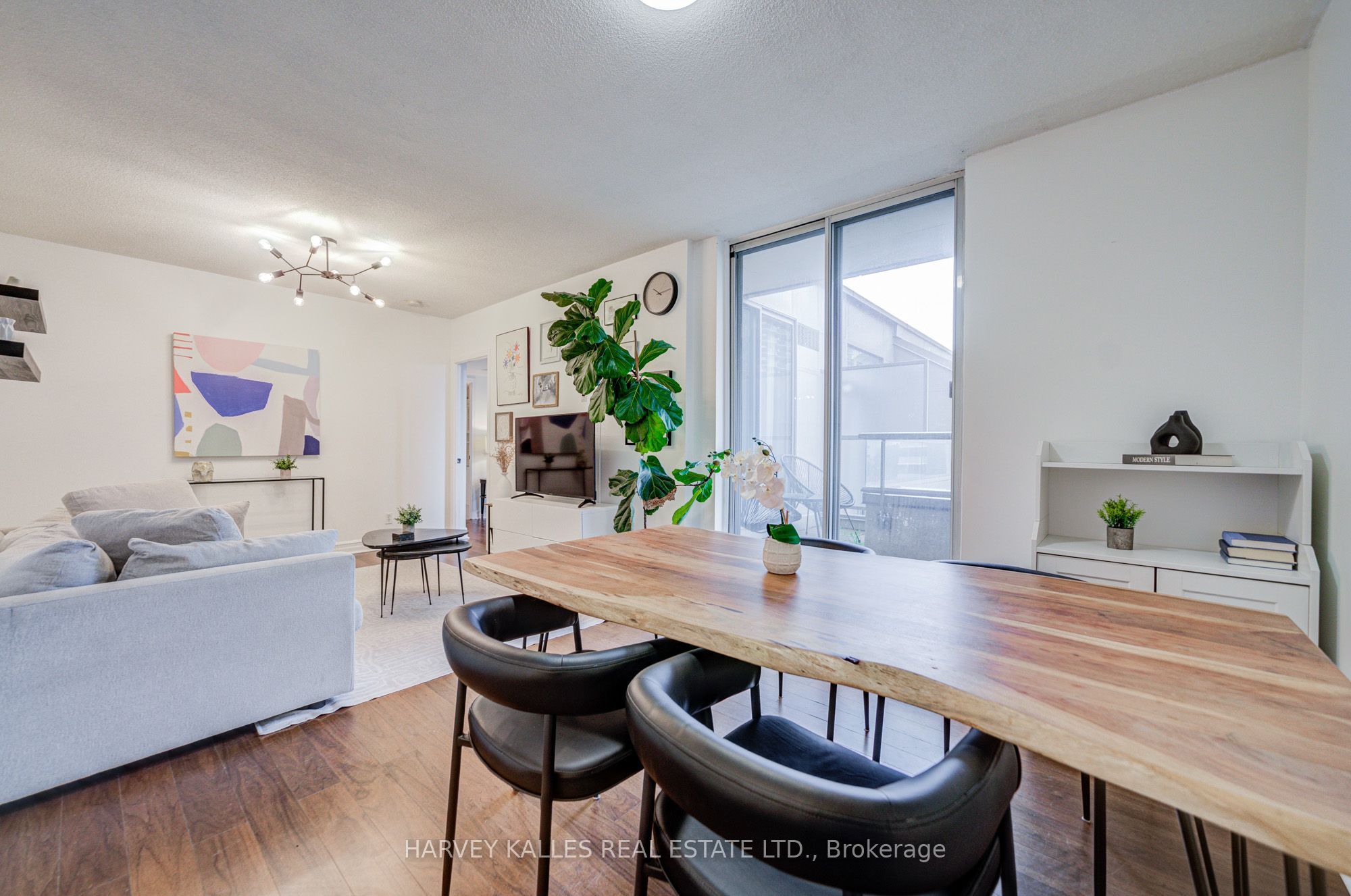 5 Rosehill Avenue 910, Toronto, ON M4T 3A6