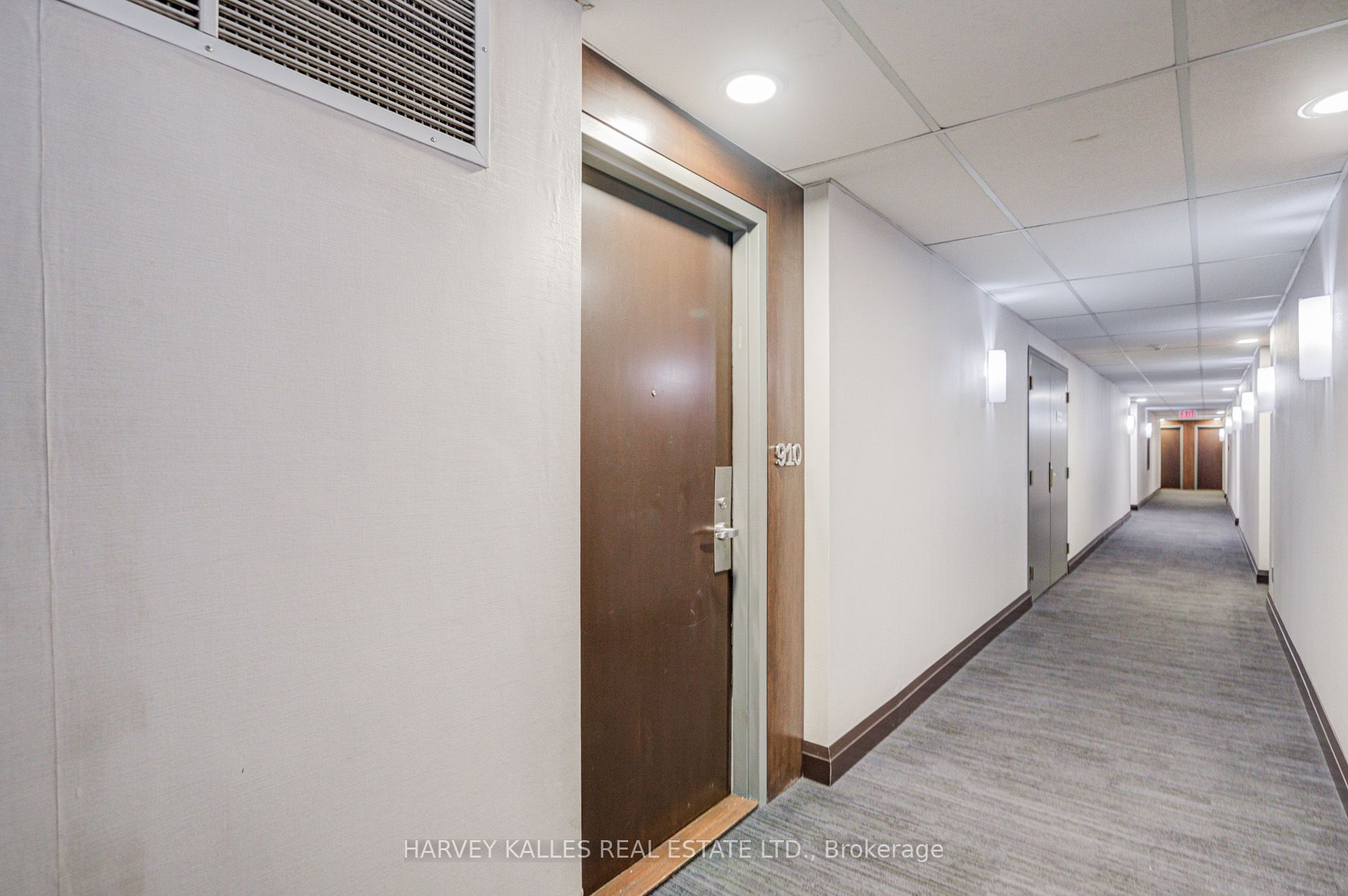 5 Rosehill Avenue 910, Toronto, ON M4T 3A6 photo 4