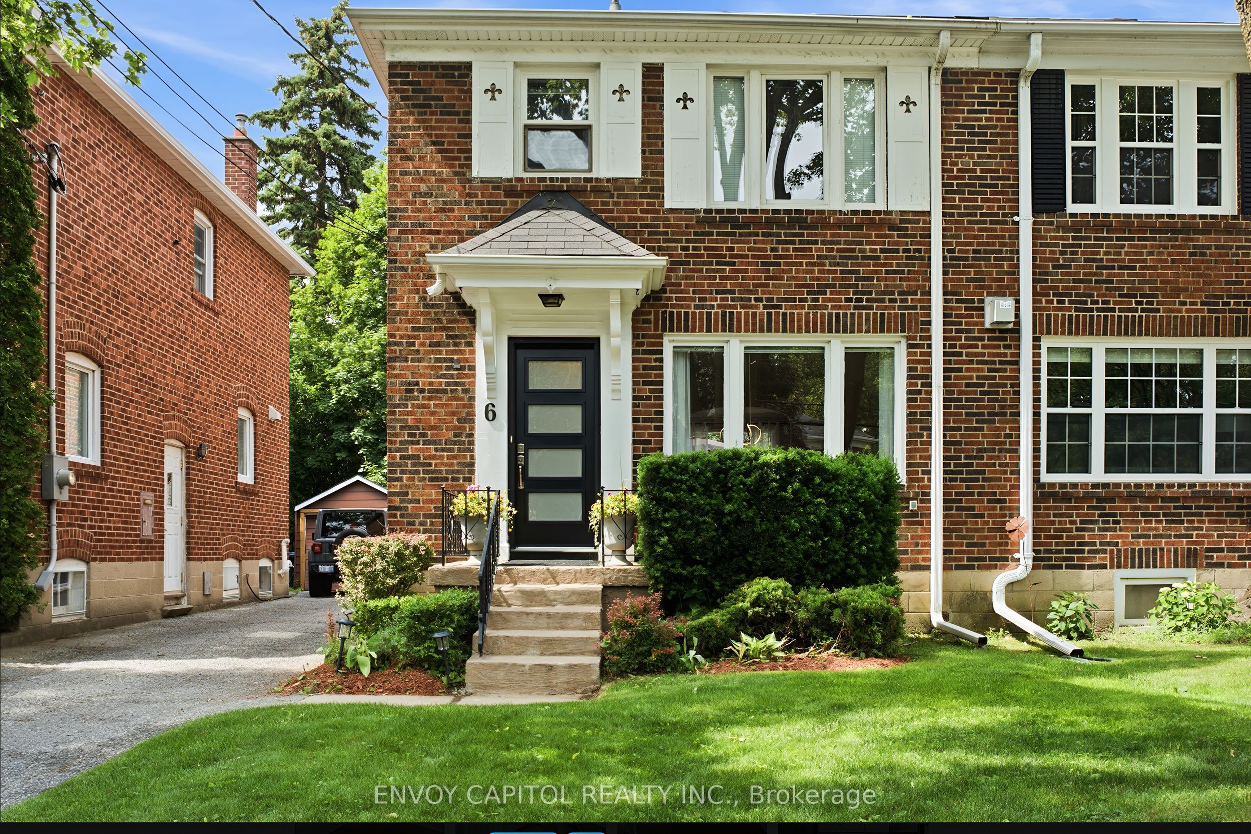 6 Thursfield Crescent, Toronto, ON M4G 2N5