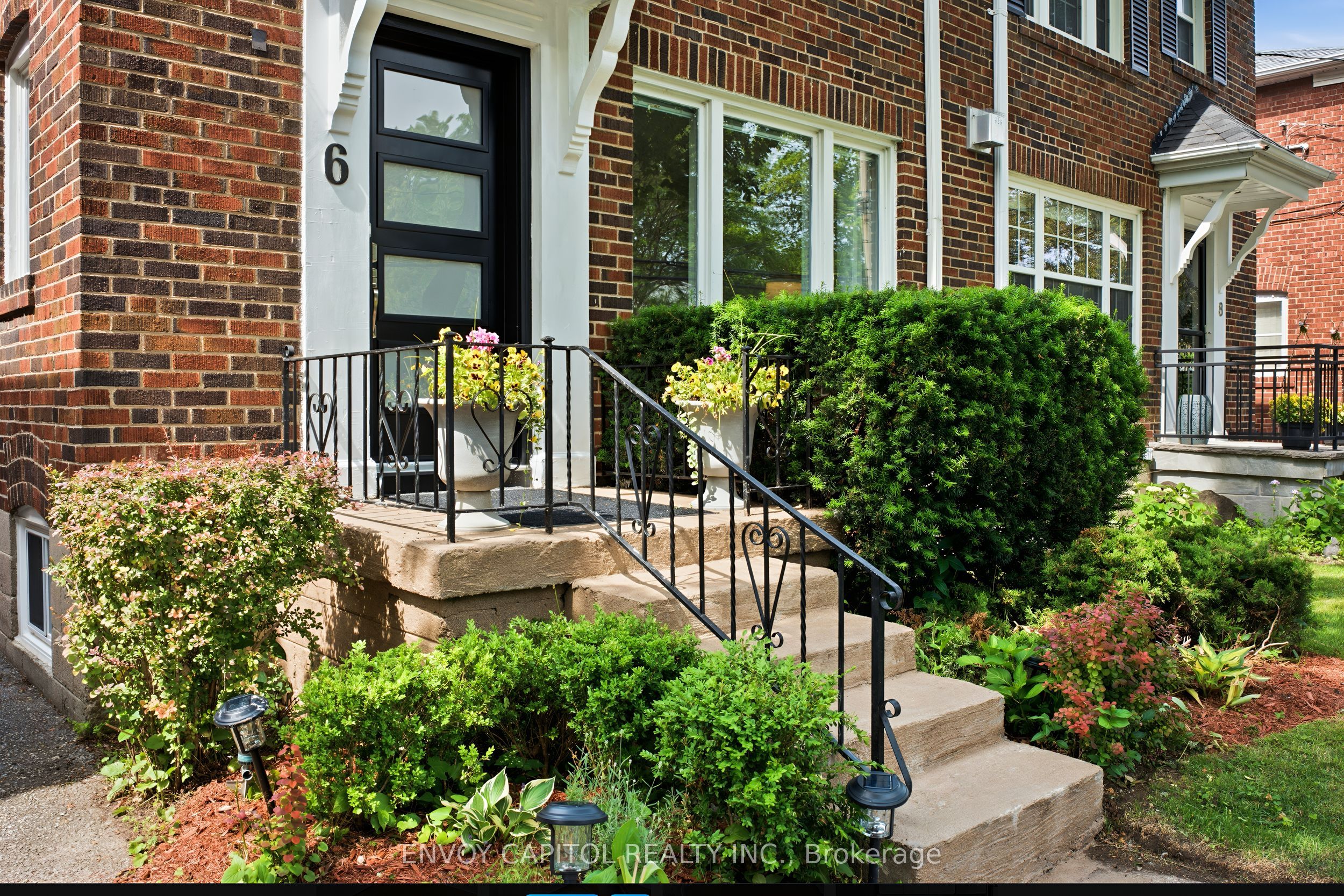 6 Thursfield Crescent, Toronto, ON M4G 2N5 photo 2