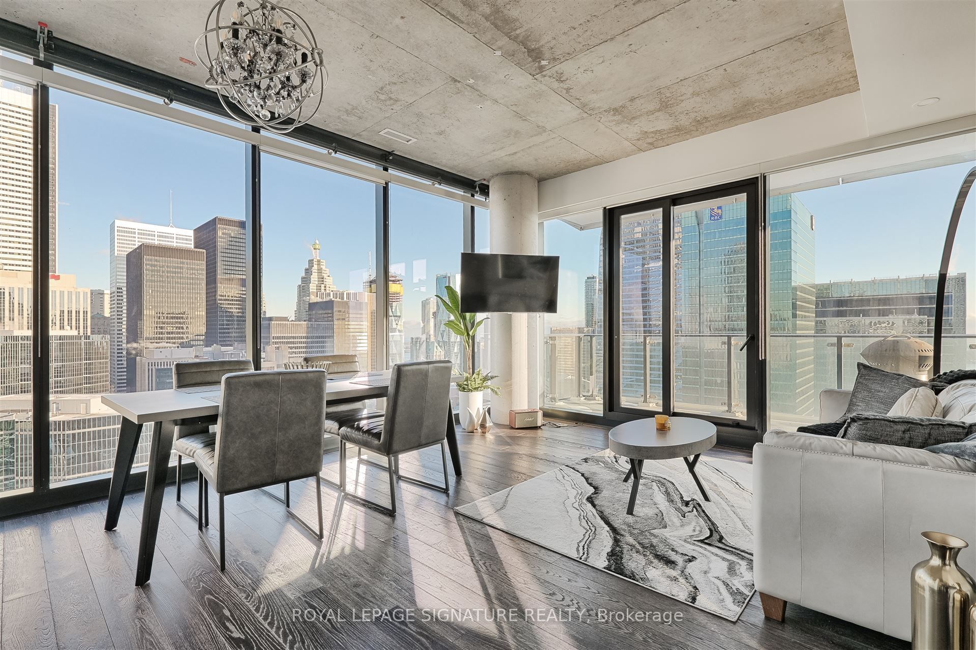 224 King Street W 3803, Toronto, ON M5H 1K4