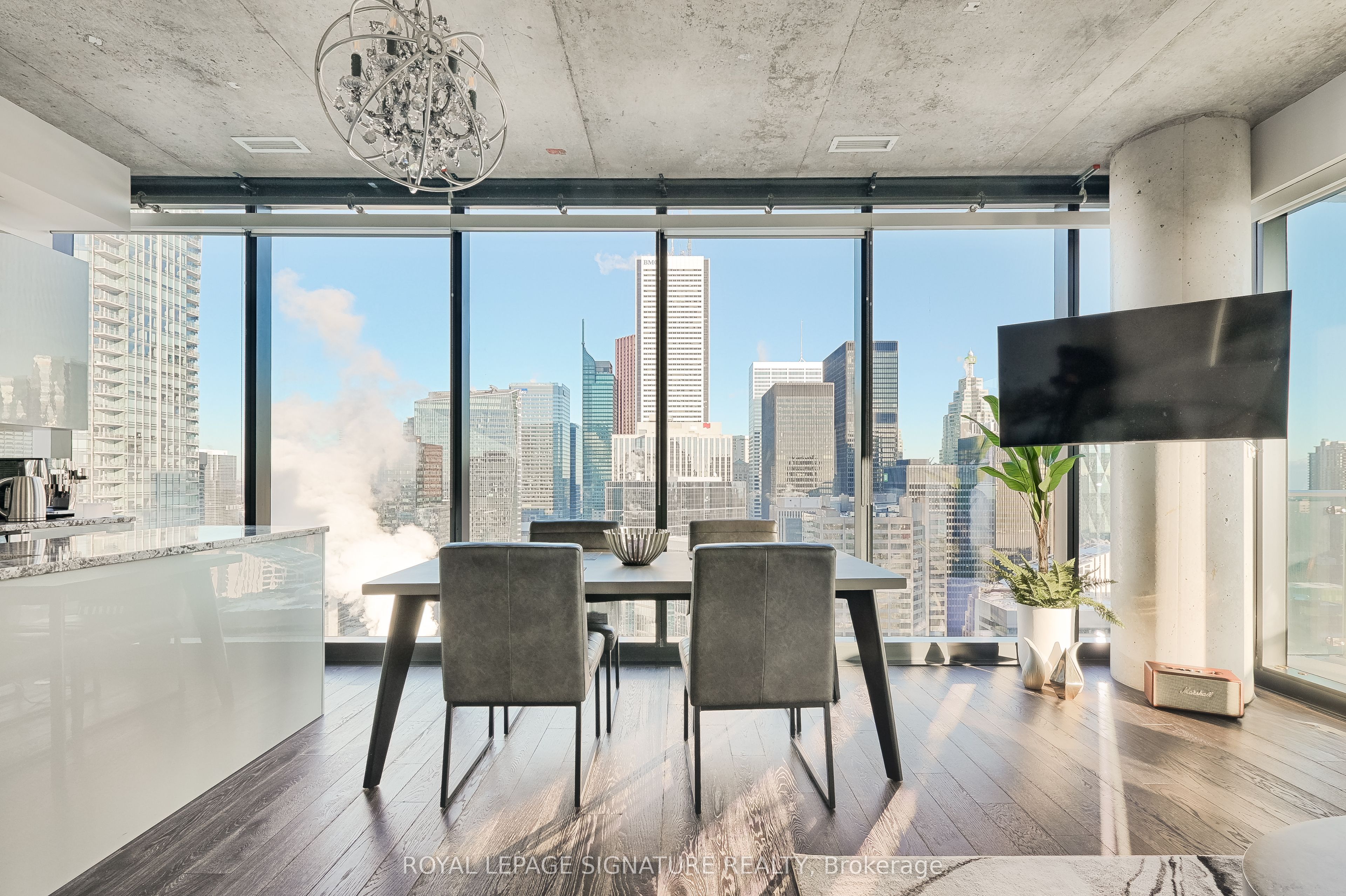224 King Street W 3803, Toronto, ON M5H 1K4 photo 2