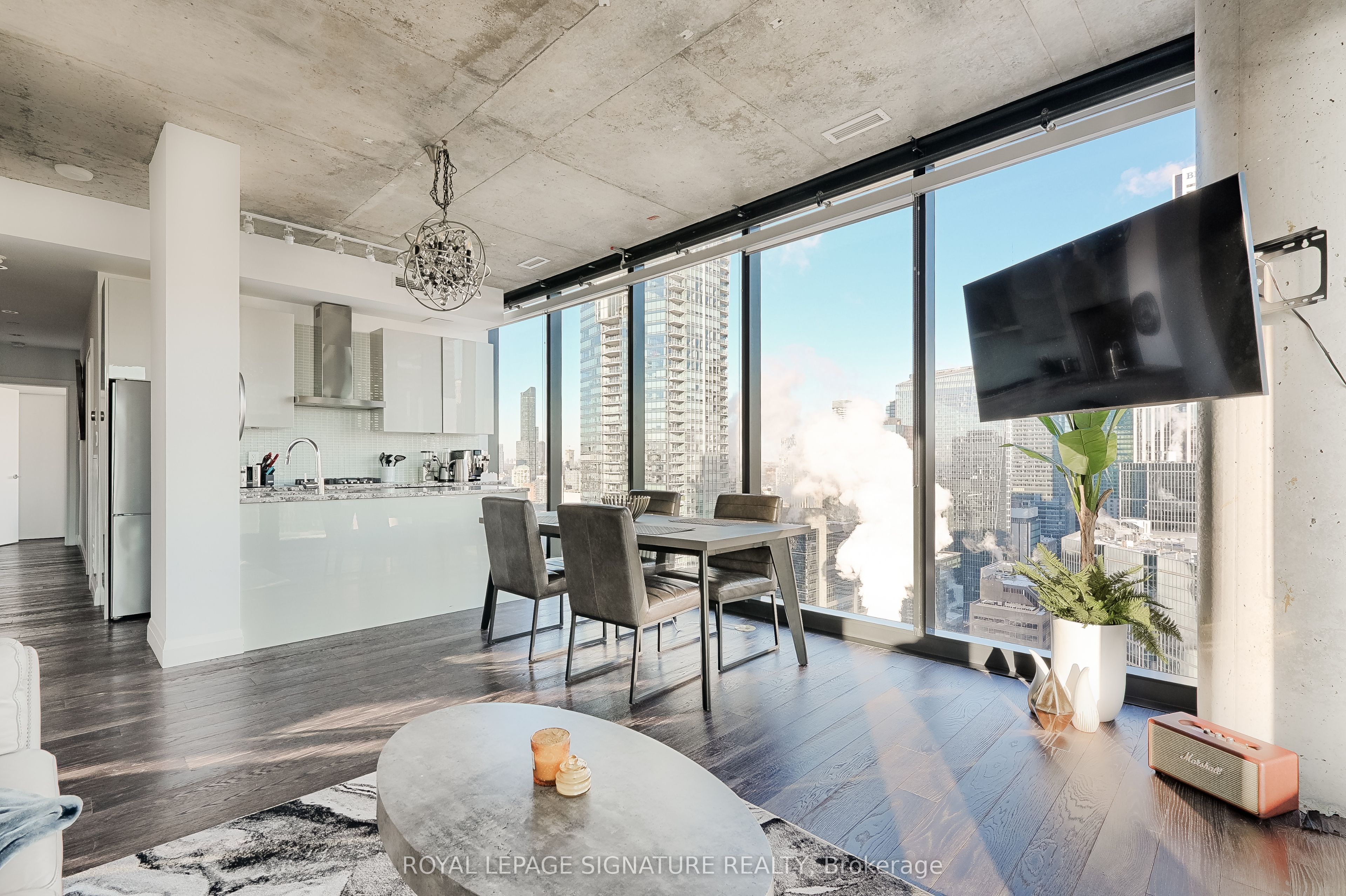 224 King Street W 3803, Toronto, ON M5H 1K4 photo 3