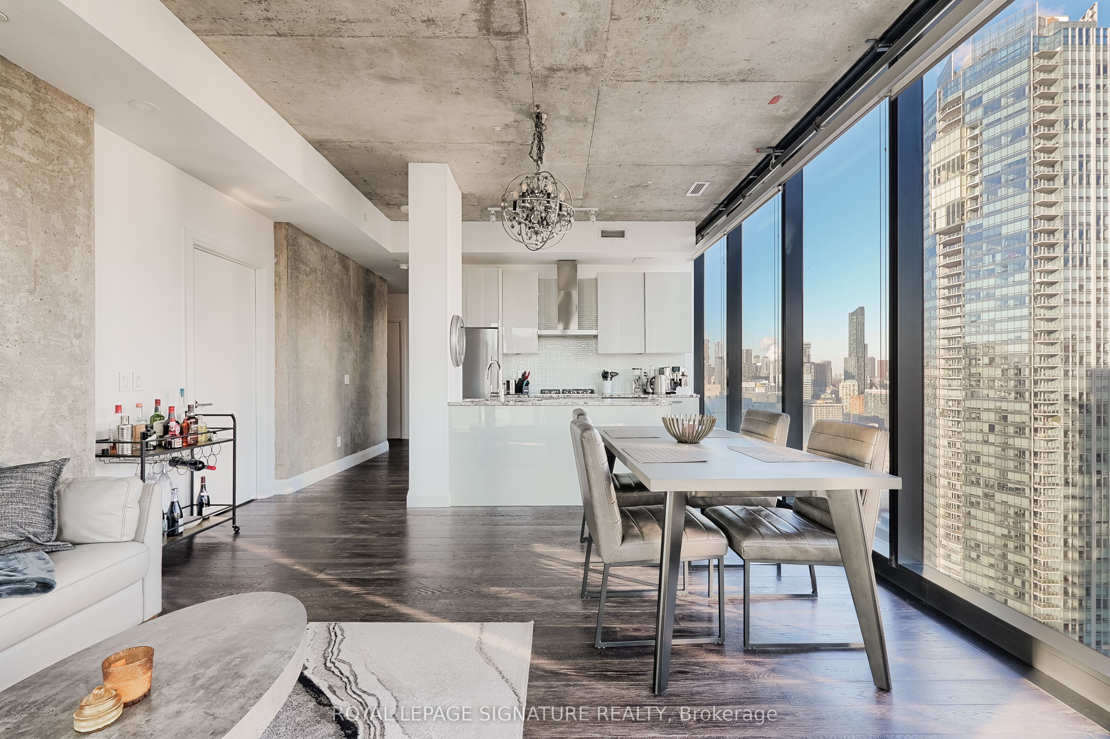 224 King Street W 3803, Toronto, ON M5H 1K4 photo 4