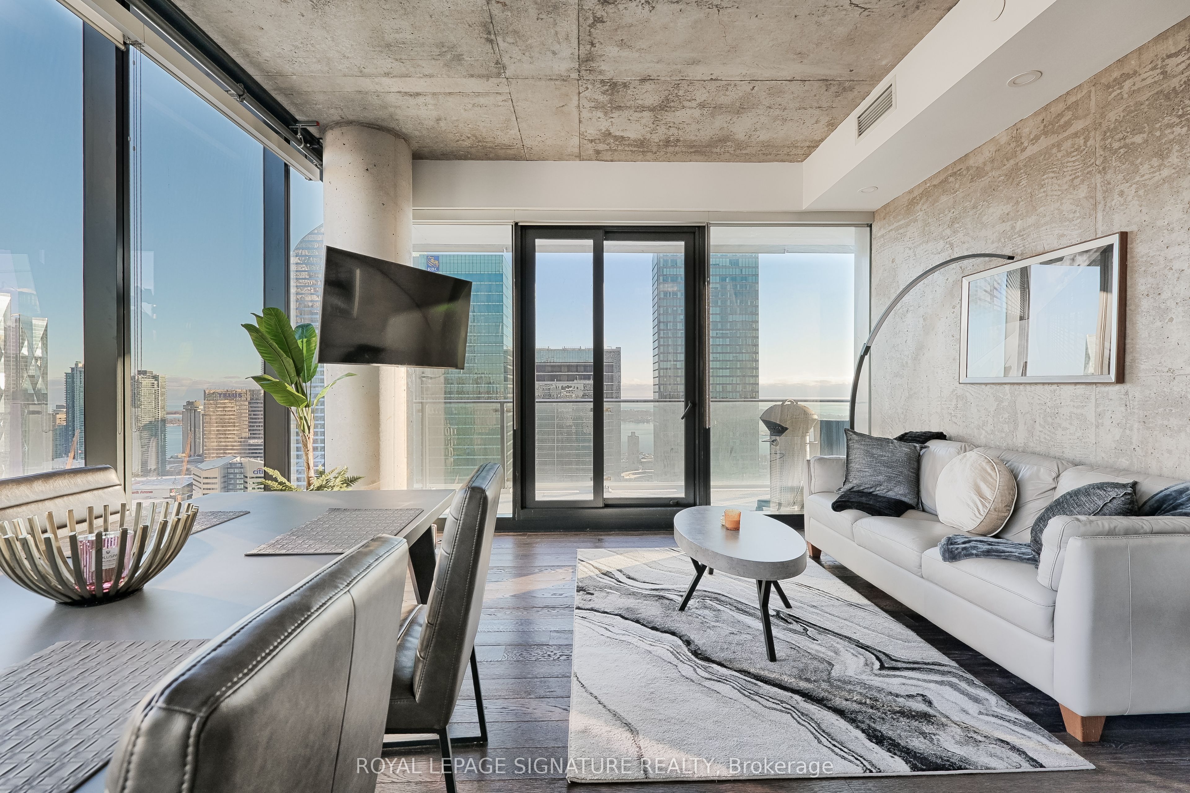 224 King Street W 3803, Toronto, ON M5H 1K4 photo 5