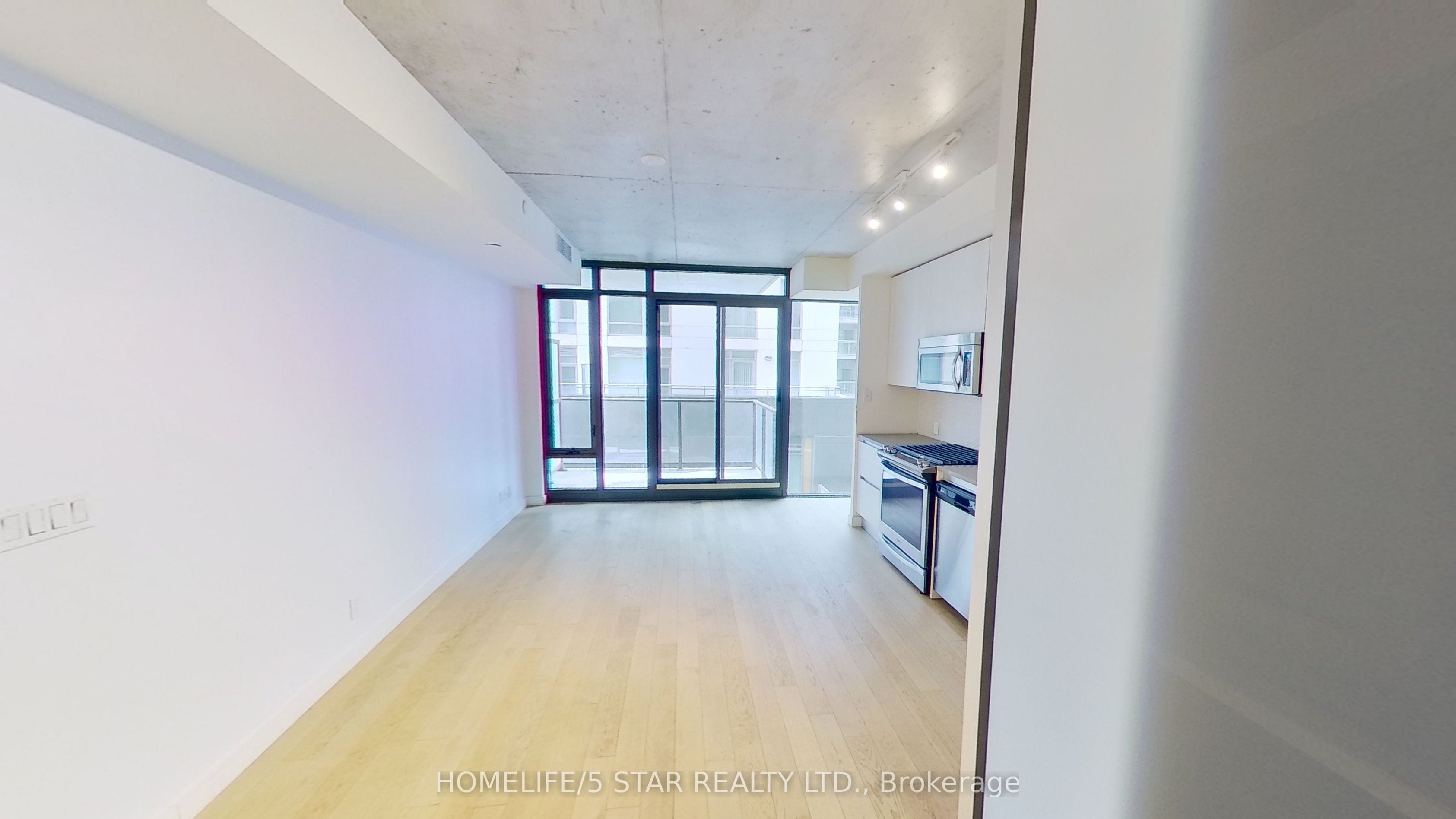 111 Bathurst Street 714, Toronto, ON M9V 0M9 photo 2