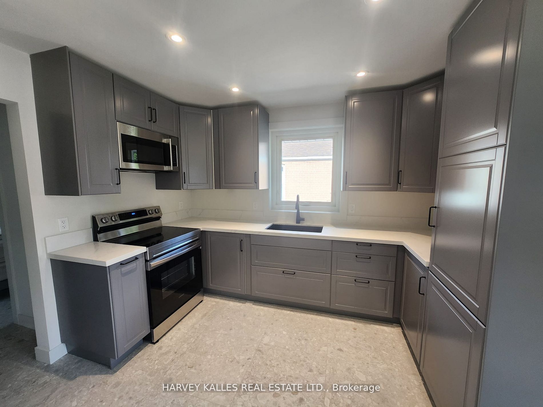 88 McAllister Road Main, Toronto, ON M3H 2N3 photo 5