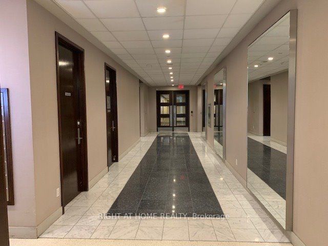 270 Wellington Street W 608, Toronto, ON M5V 3P5 photo 4