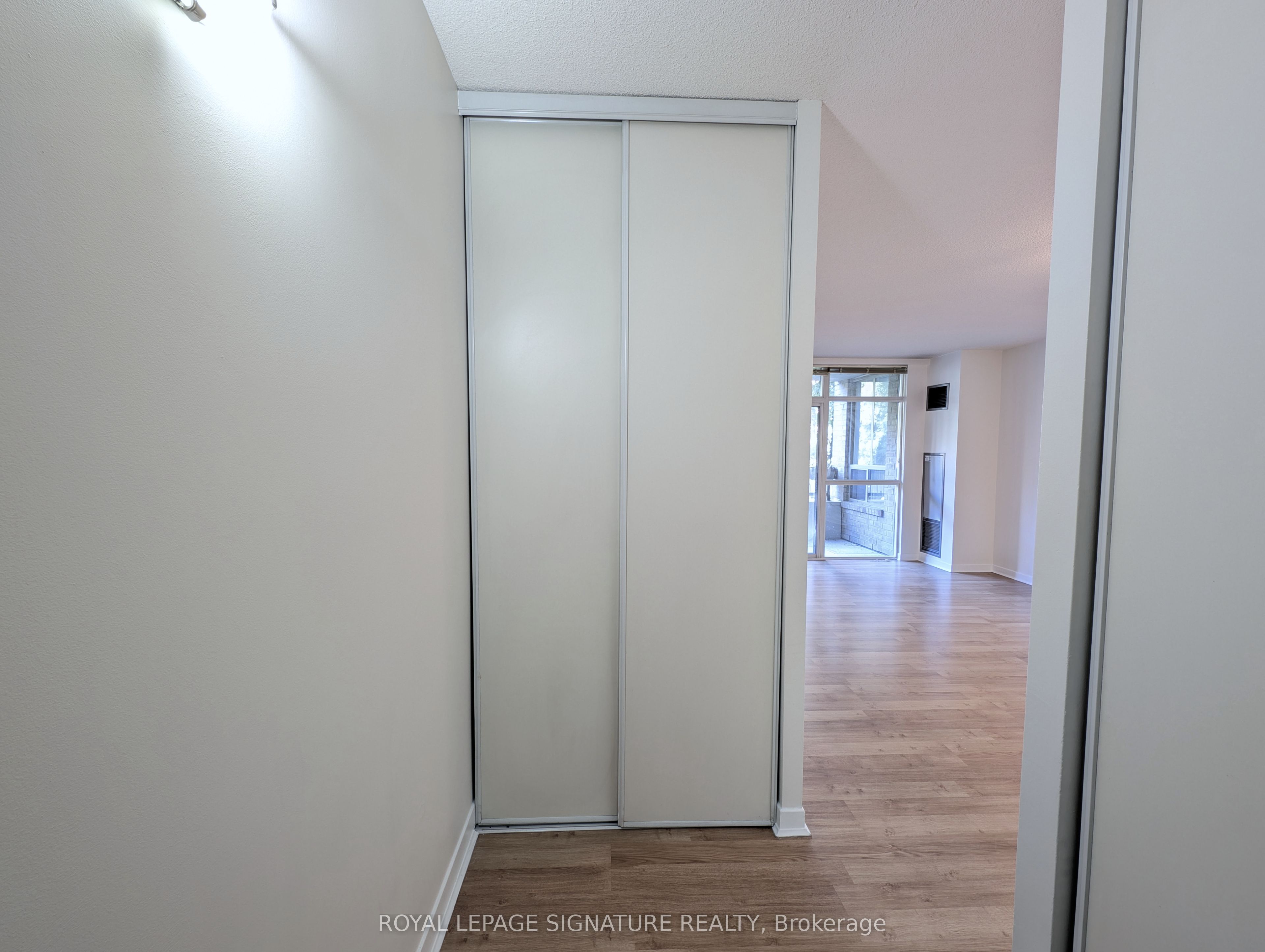 284 Bloor Street W 206, Toronto, ON M5B 2L4 photo 2