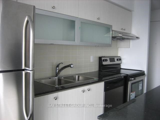 275 Yorkland Road 2709, Toronto, ON M2J 0A7 photo 3