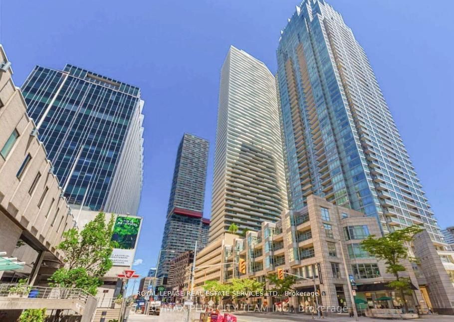 2221 Yonge Street 2107, Toronto, ON M4S 0B8