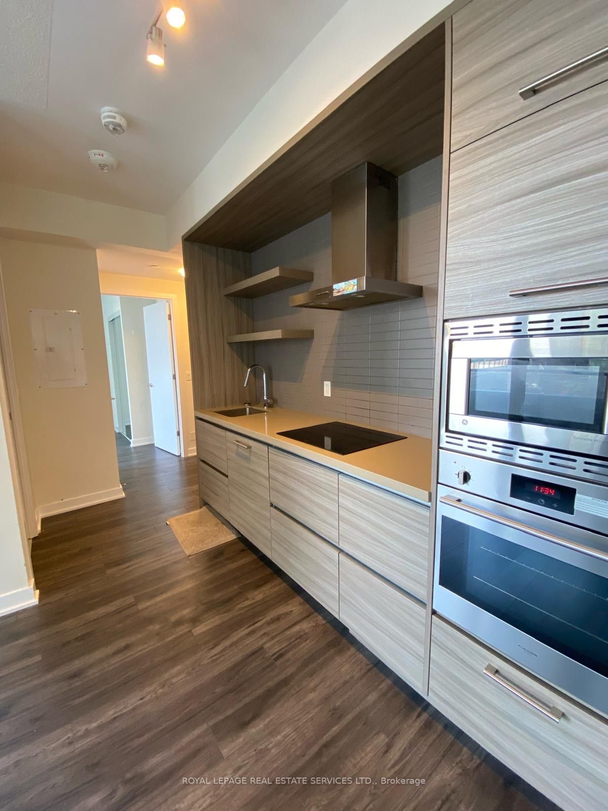 2221 Yonge Street 2107, Toronto, ON M4S 0B8 photo 2