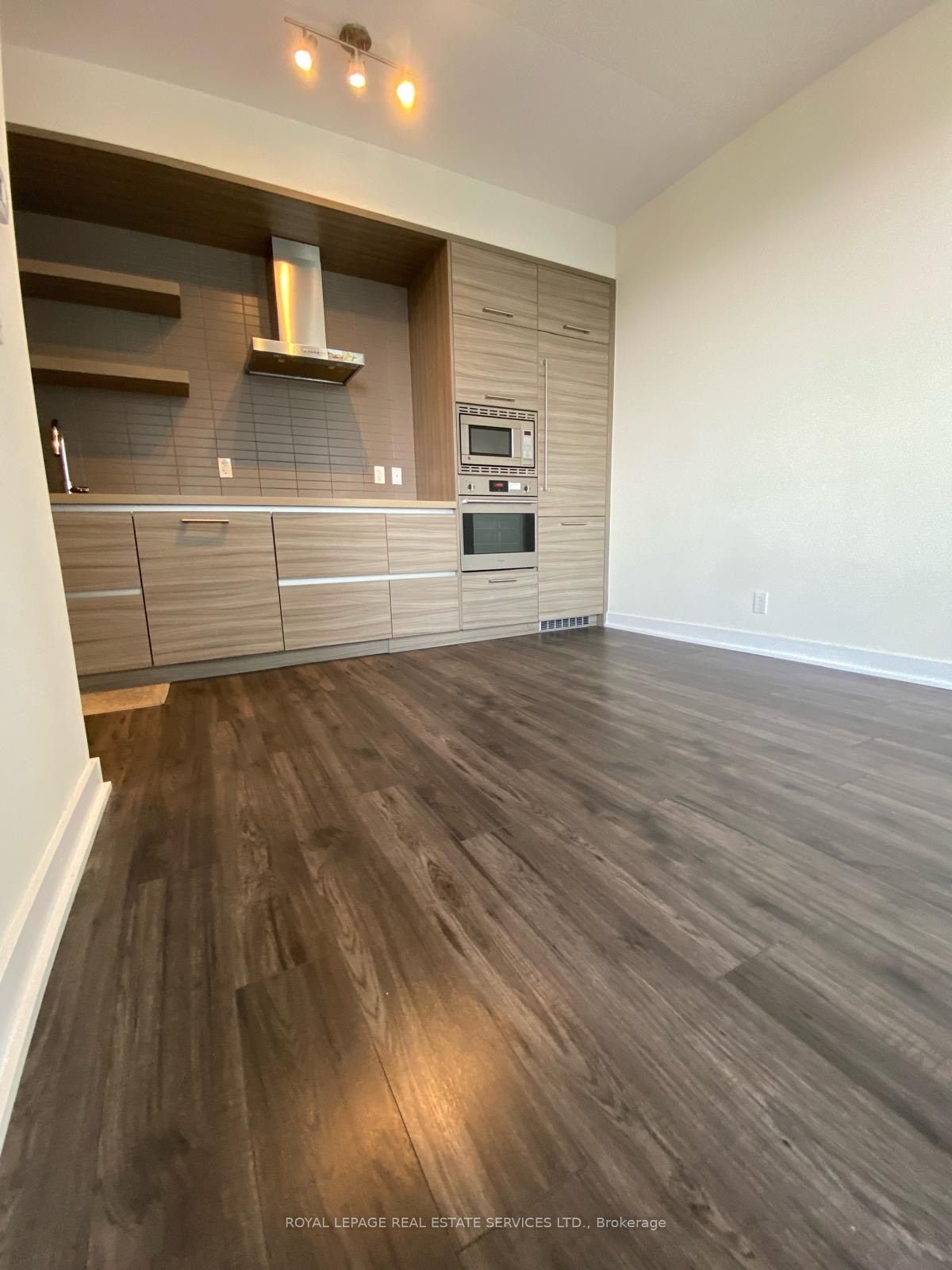 2221 Yonge Street 2107, Toronto, ON M4S 0B8 photo 3