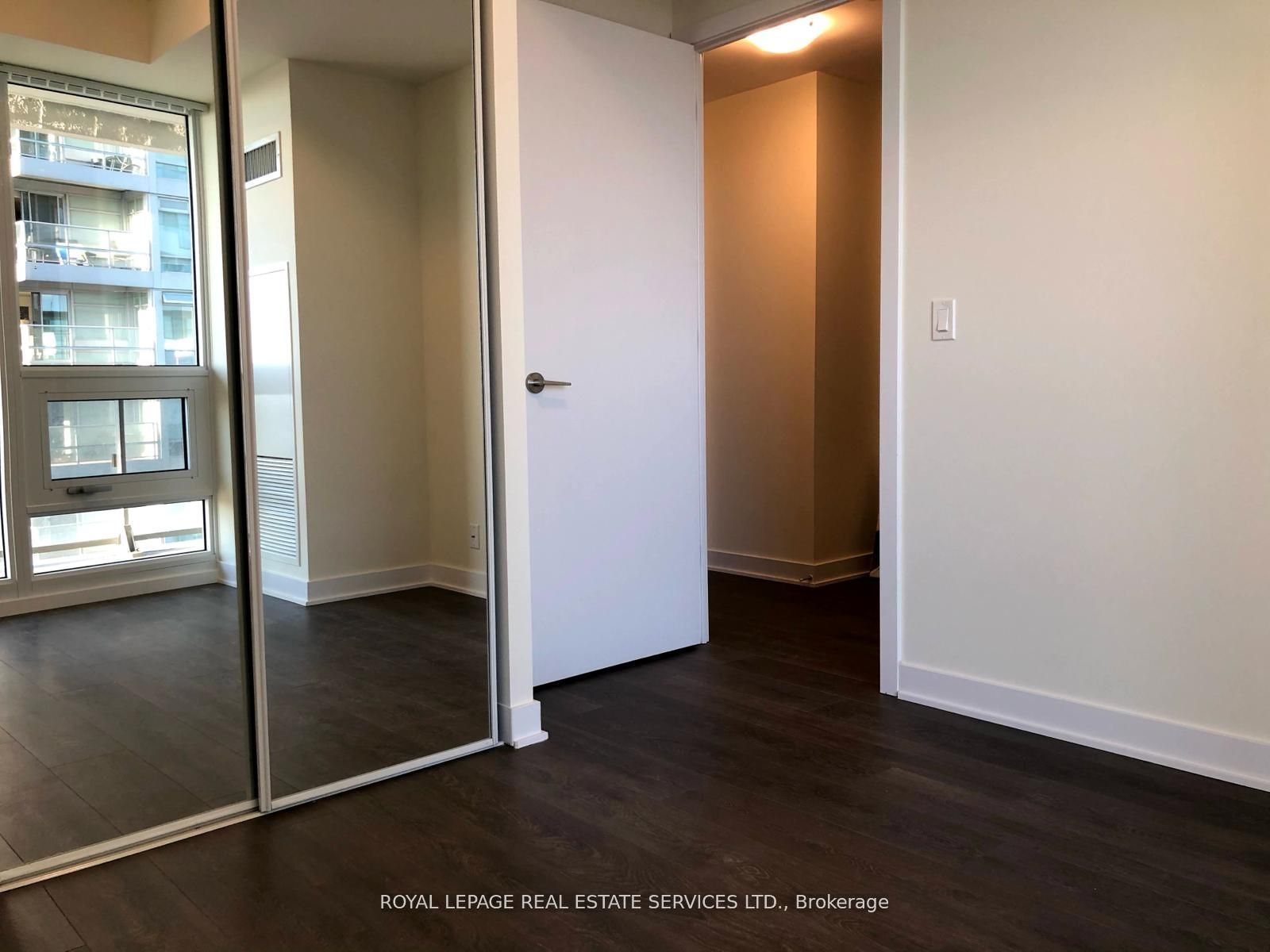 2221 Yonge Street 2107, Toronto, ON M4S 0B8 photo 5