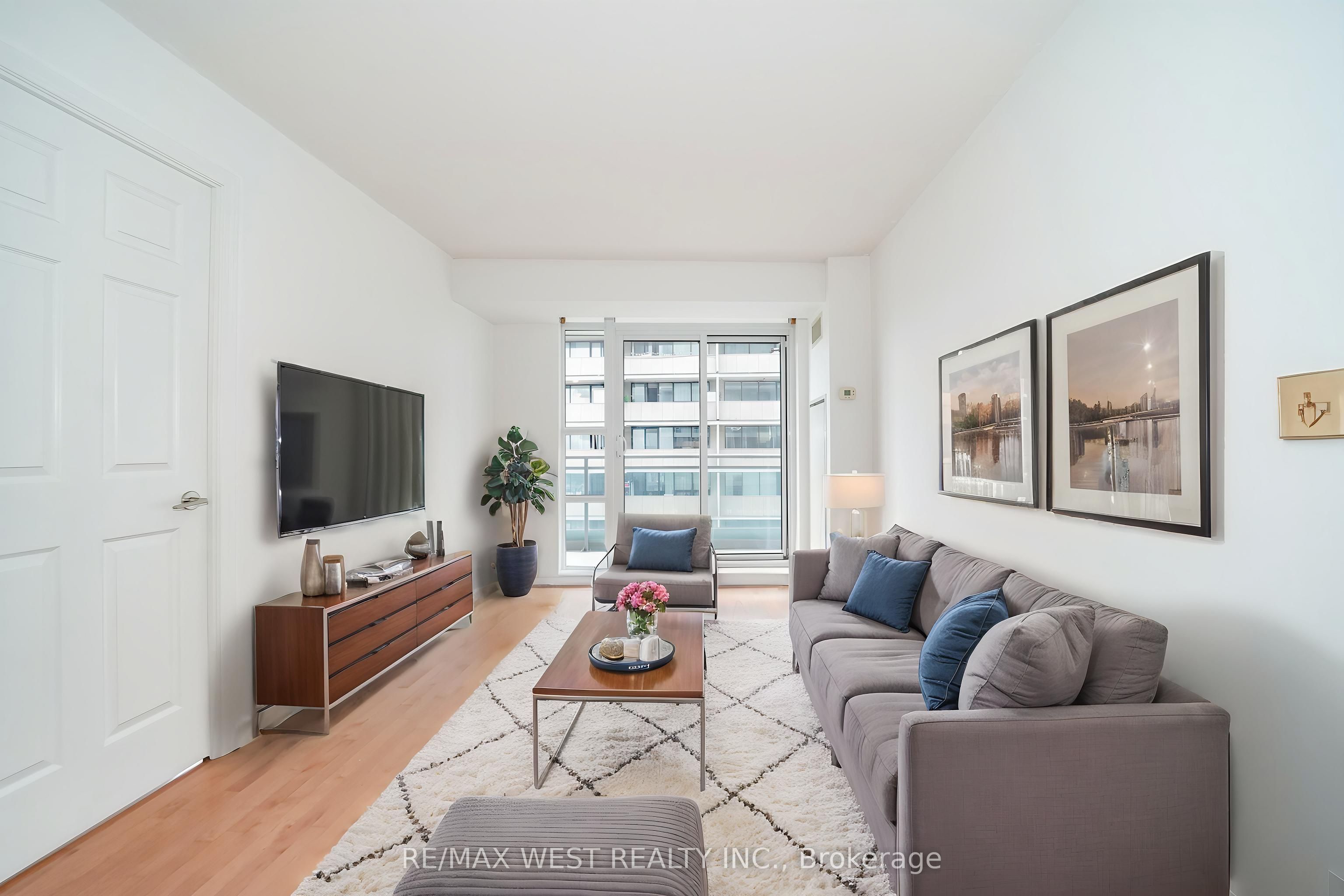 736 Spadina Avenue 1211, Toronto, ON M5S 2J6 photo 3