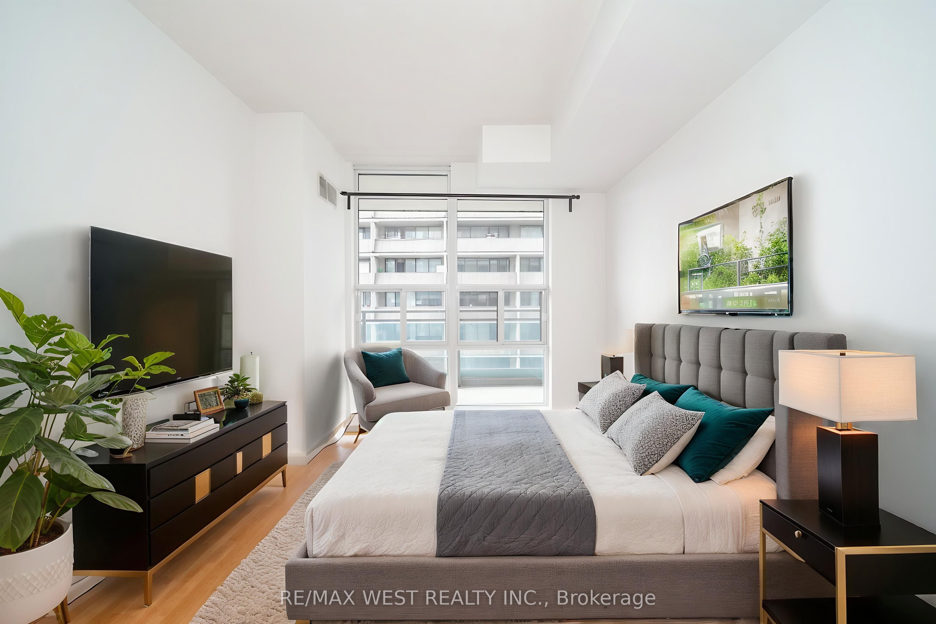 736 Spadina Avenue 1211, Toronto, ON M5S 2J6 photo 5