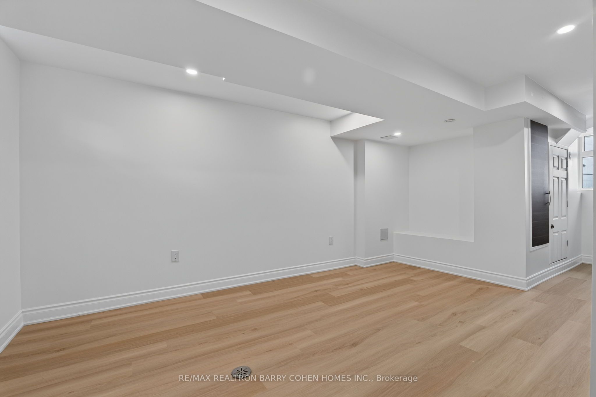 371 Howland Avenue Lower, Toronto, ON M5R 3C1 photo 4