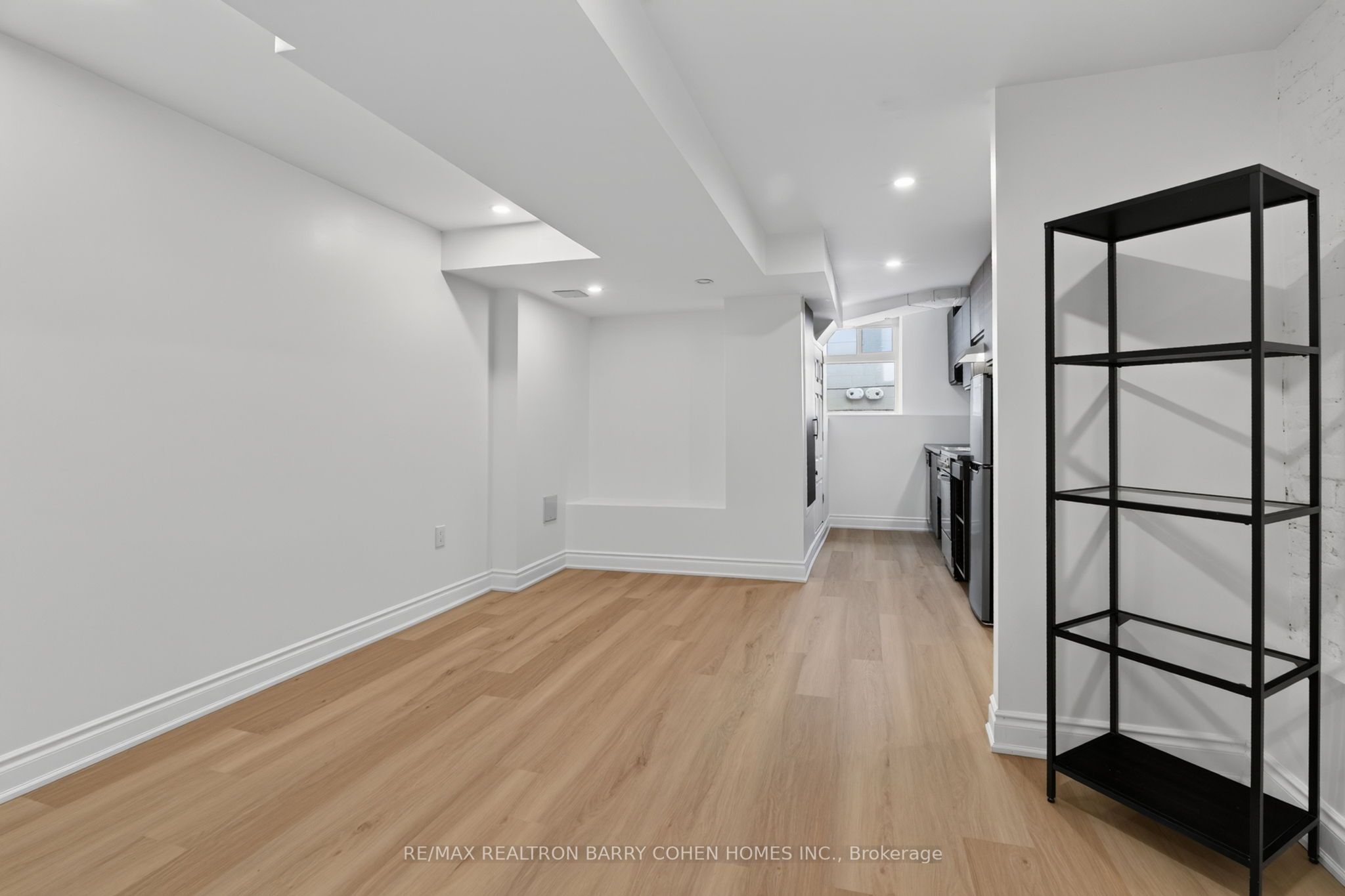 371 Howland Avenue Lower, Toronto, ON M5R 3C1 photo 5