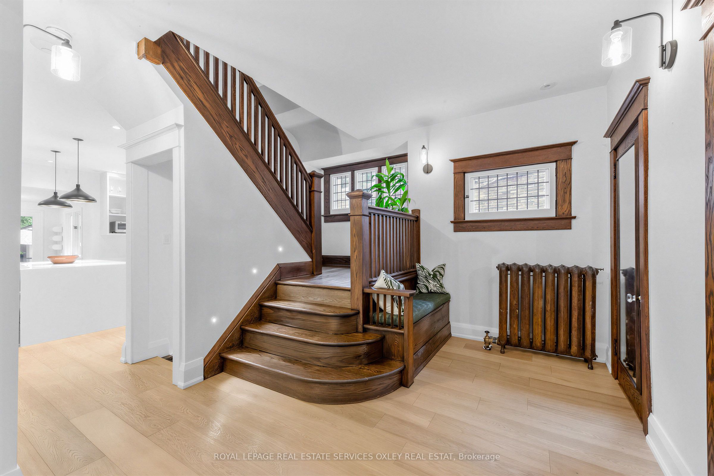 20 Edgewood Crescent, Toronto, ON M4W 3A9 photo 2