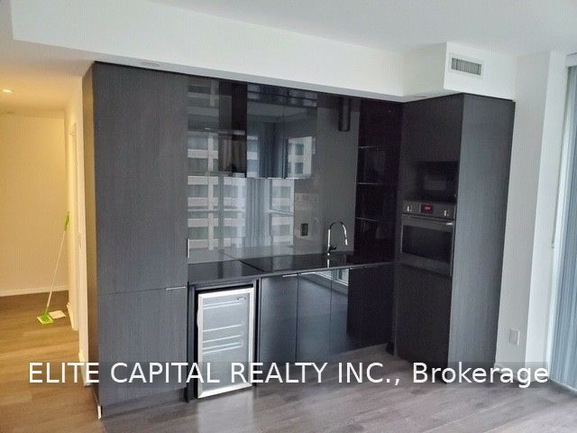 70 Temperance Street 1015, Toronto, ON M5H 4E8