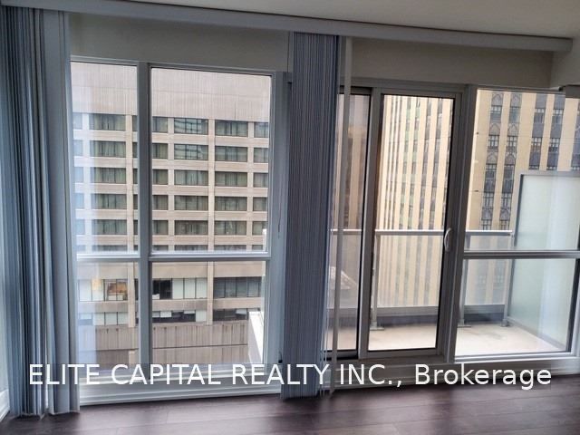 70 Temperance Street 1015, Toronto, ON M5H 4E8 photo 2