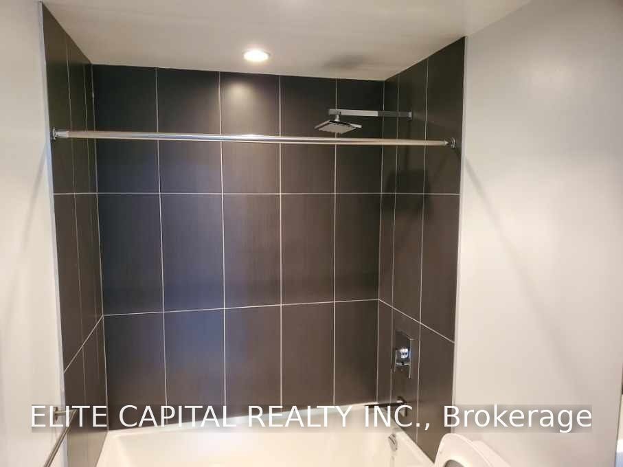 70 Temperance Street 1015, Toronto, ON M5H 4E8 photo 4