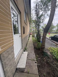 55 Bishop Avenue Lower, Toronto, ON M2M 1Z5 photo 3