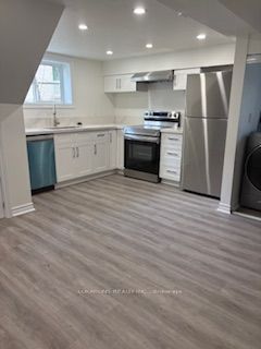 55 Bishop Avenue Lower, Toronto, ON M2M 1Z5 photo 5