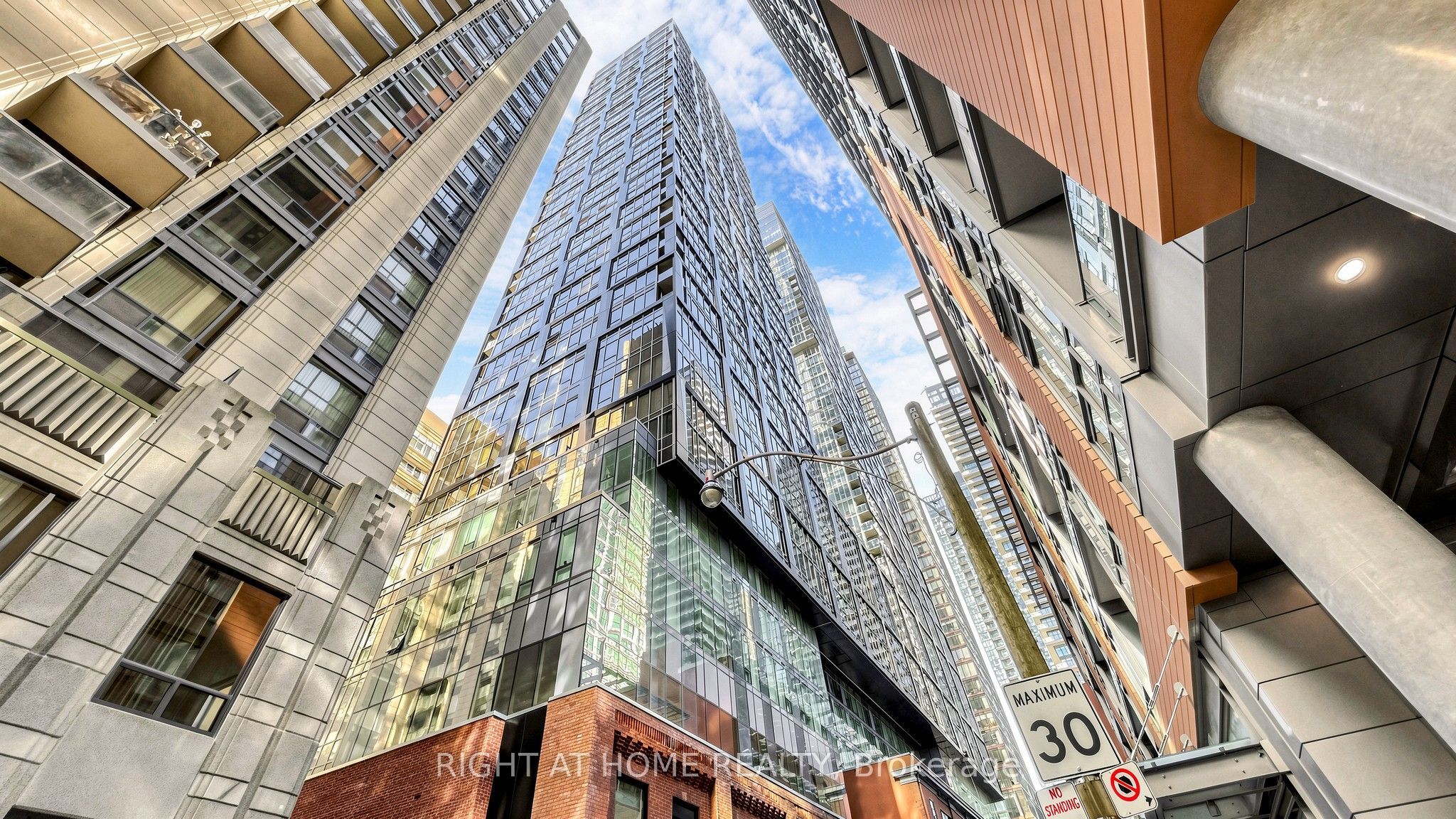 15 Mercer Street 819, Toronto, ON M5V 1H2
