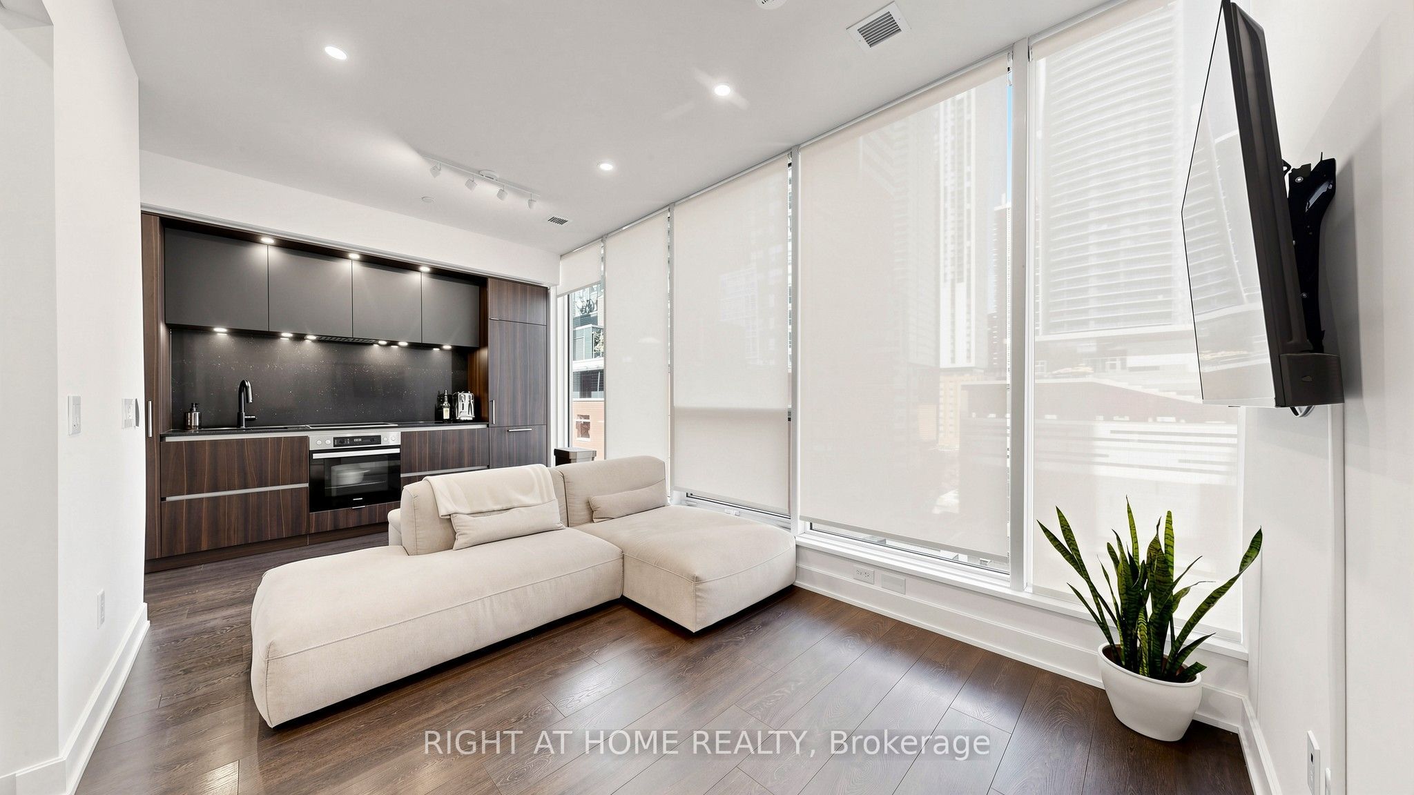15 Mercer Street 819, Toronto, ON M5V 1H2 photo 4