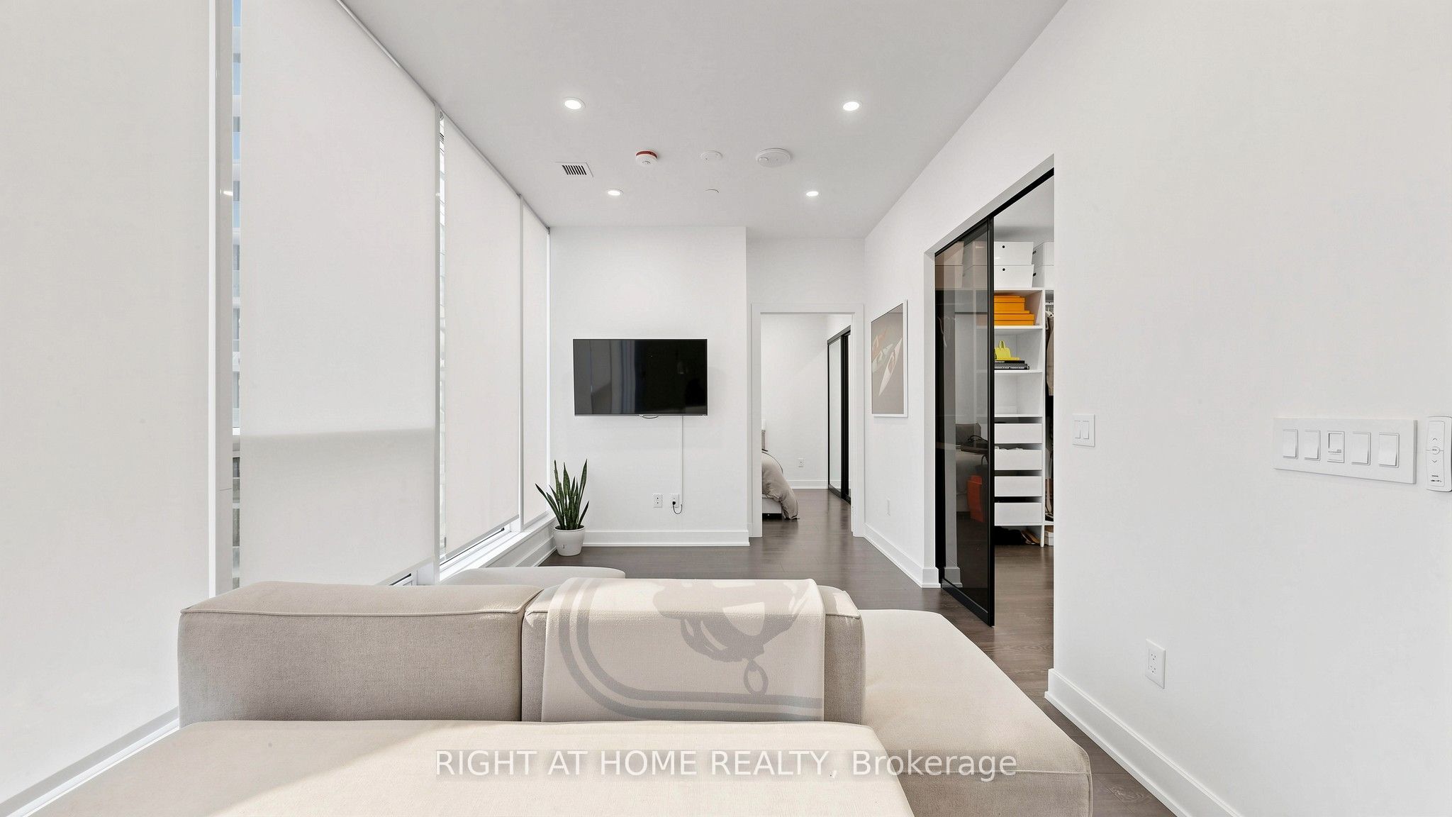 15 Mercer Street 819, Toronto, ON M5V 1H2 photo 5