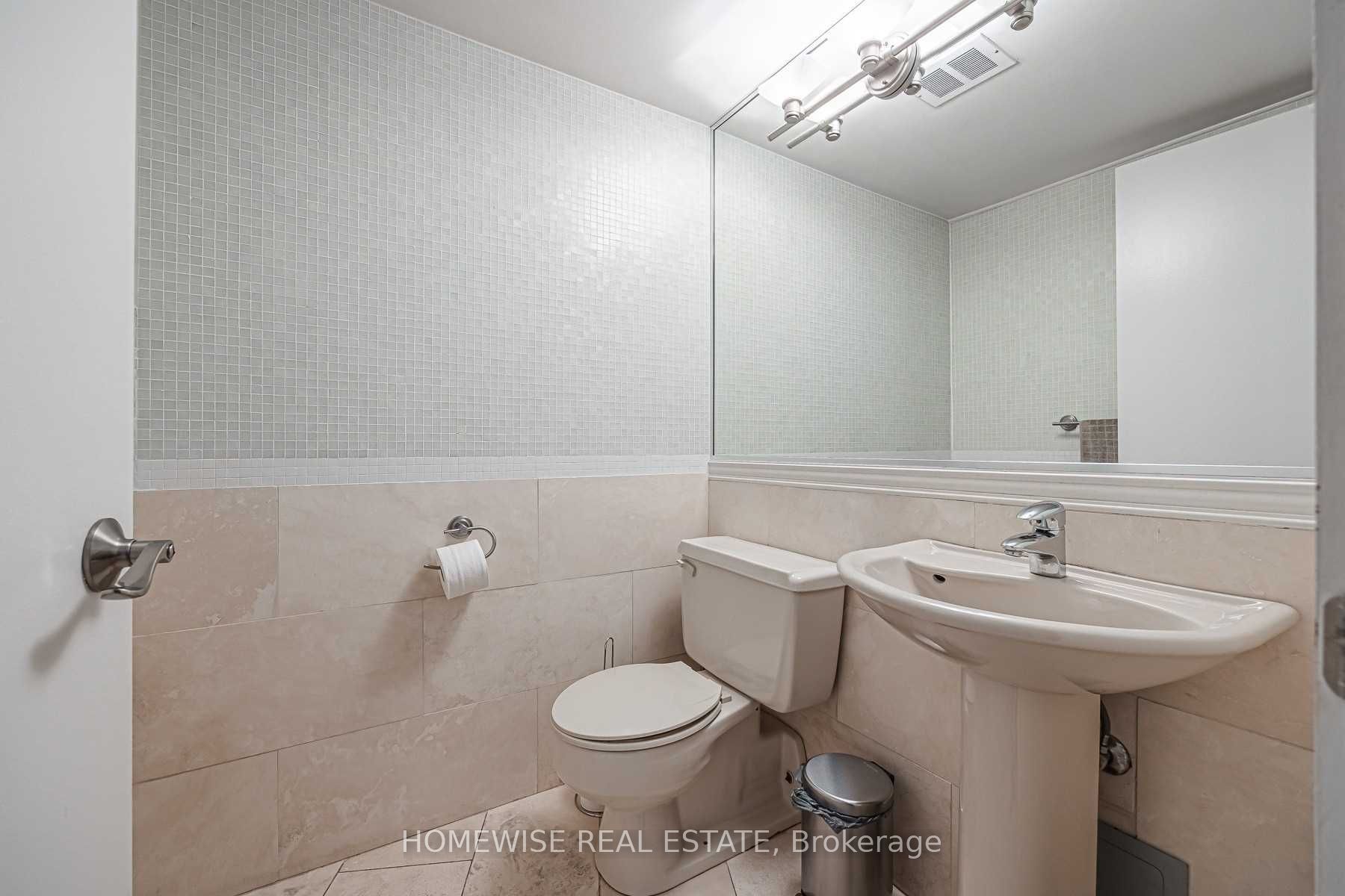 33 Harbour Square 1808, Toronto, ON M5J 2G2 photo 5