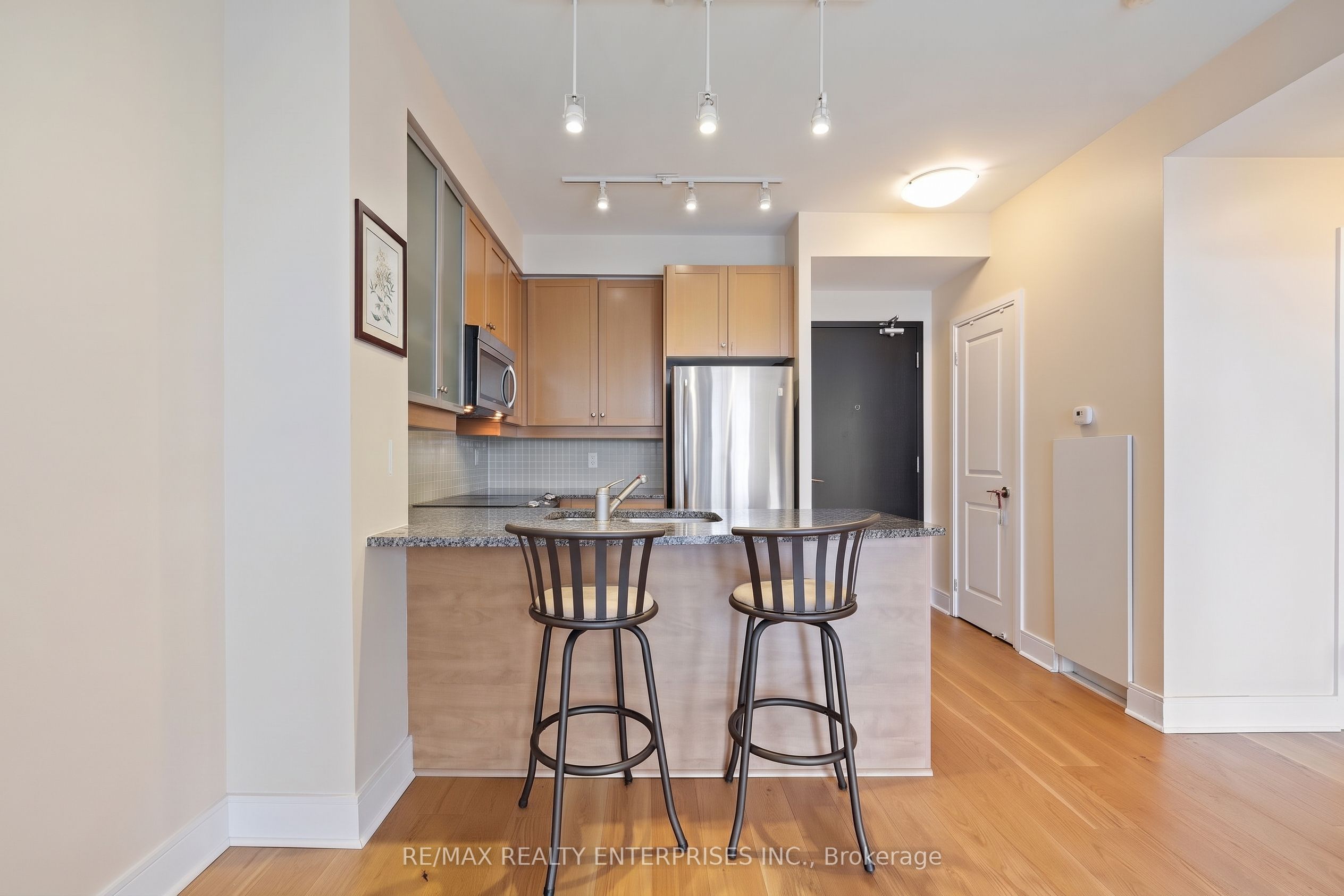 18 Yorkville Avenue 2706, Toronto, ON M4W 3Y8 photo 3