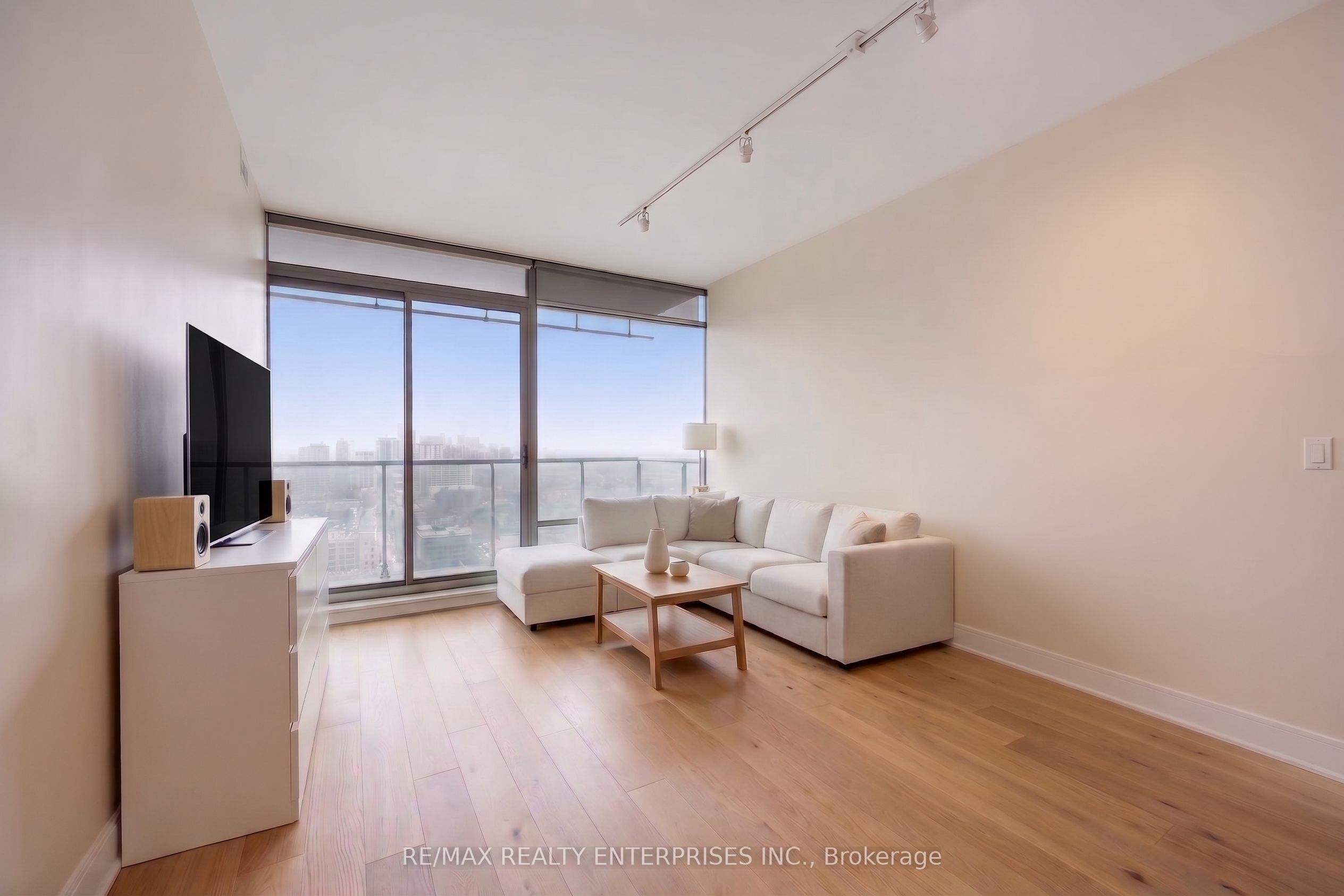 18 Yorkville Avenue 2706, Toronto, ON M4W 3Y8 photo 4