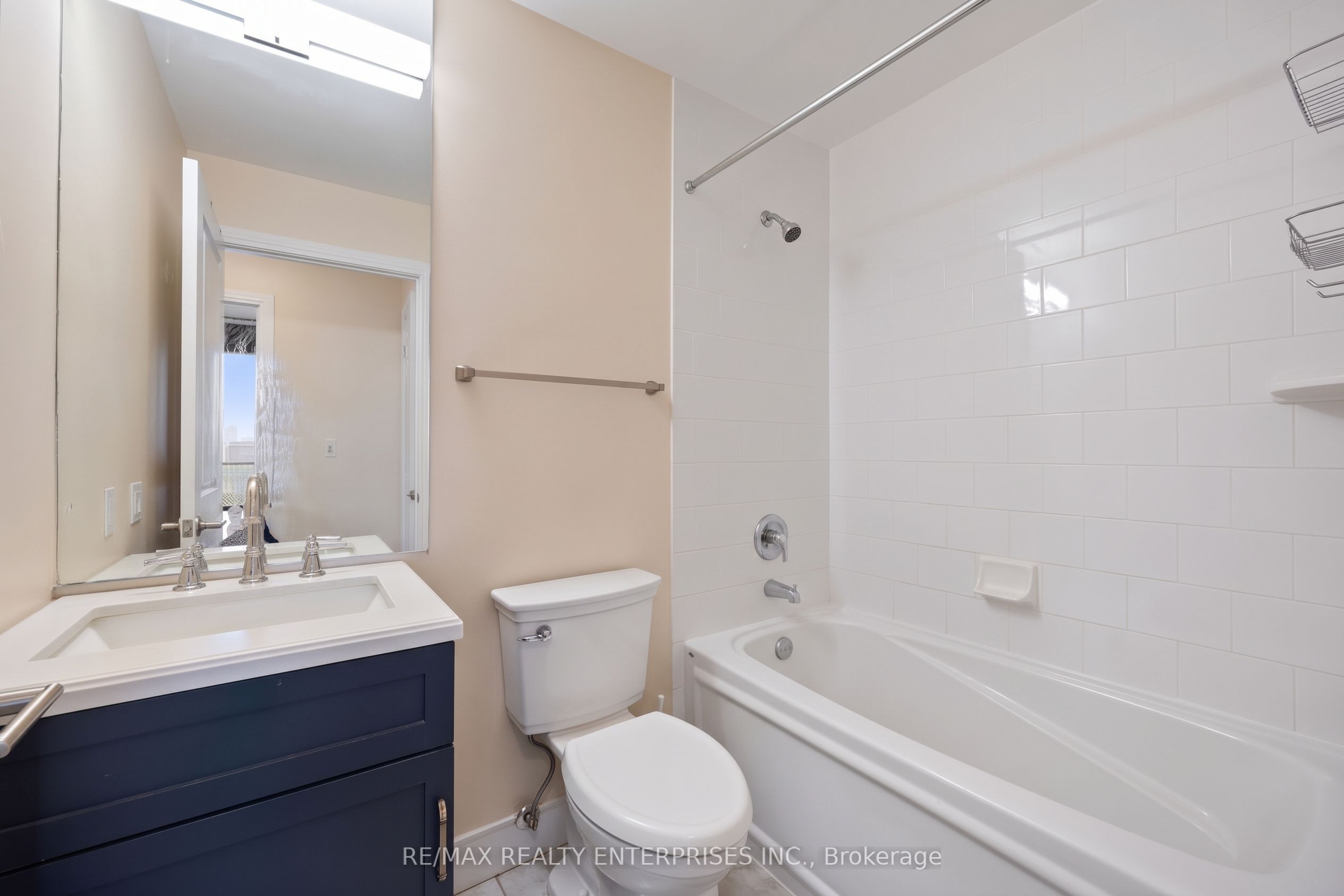 18 Yorkville Avenue 2706, Toronto, ON M4W 3Y8 photo 5
