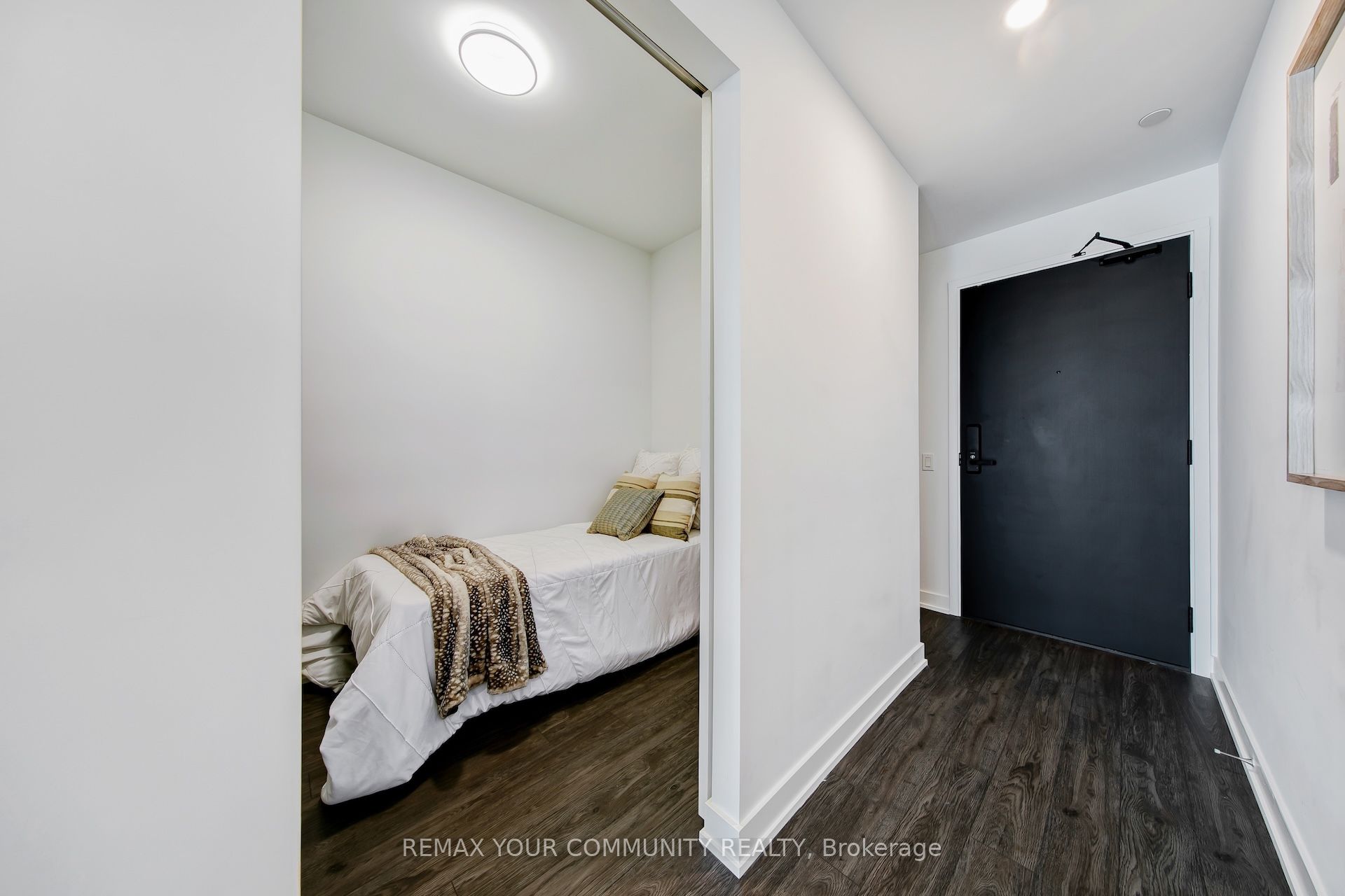88 Queen St. East Street 5012, Toronto, ON M5C 0B6 photo 3