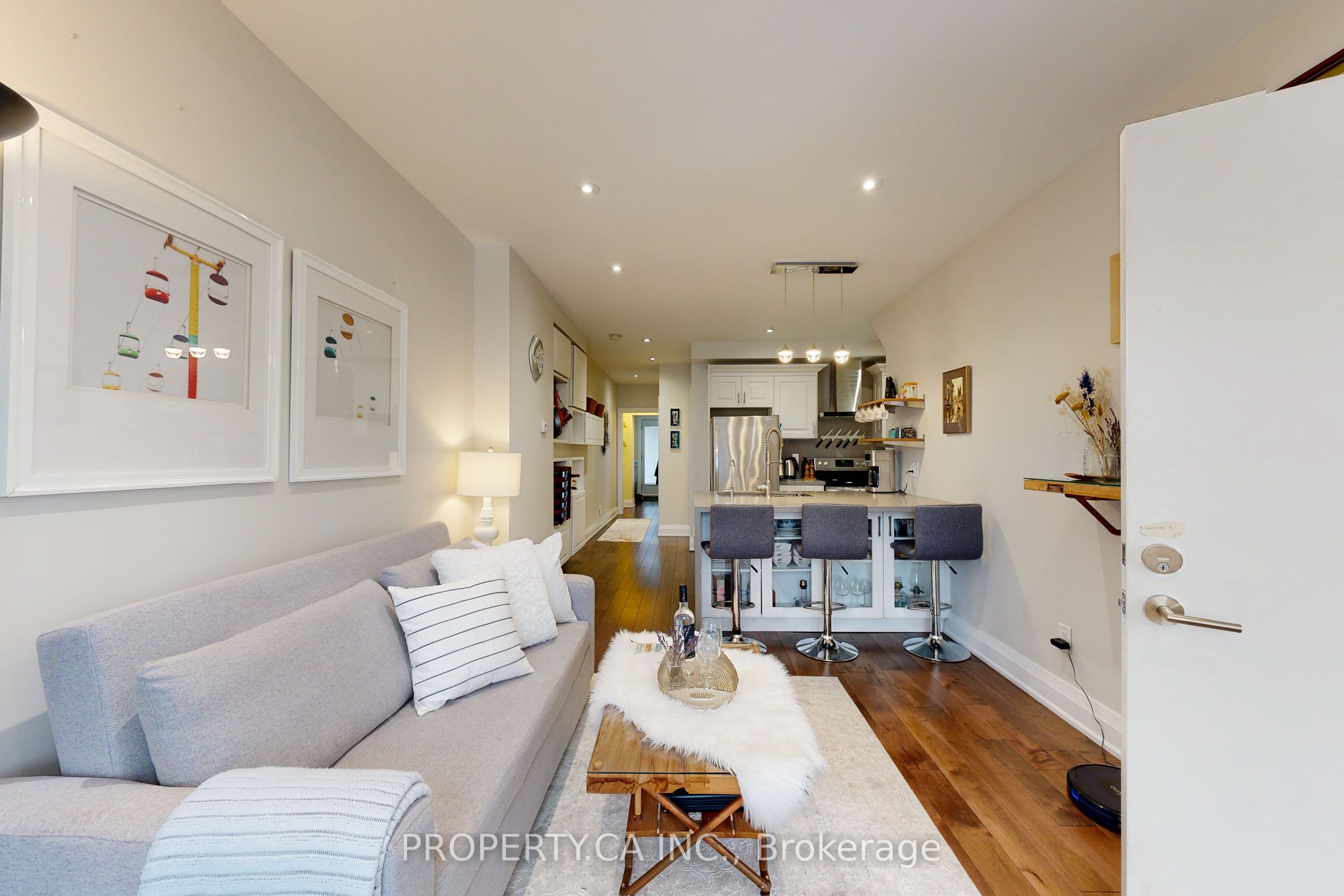 635 Christie Street Main, Toronto, ON M6G 3E6