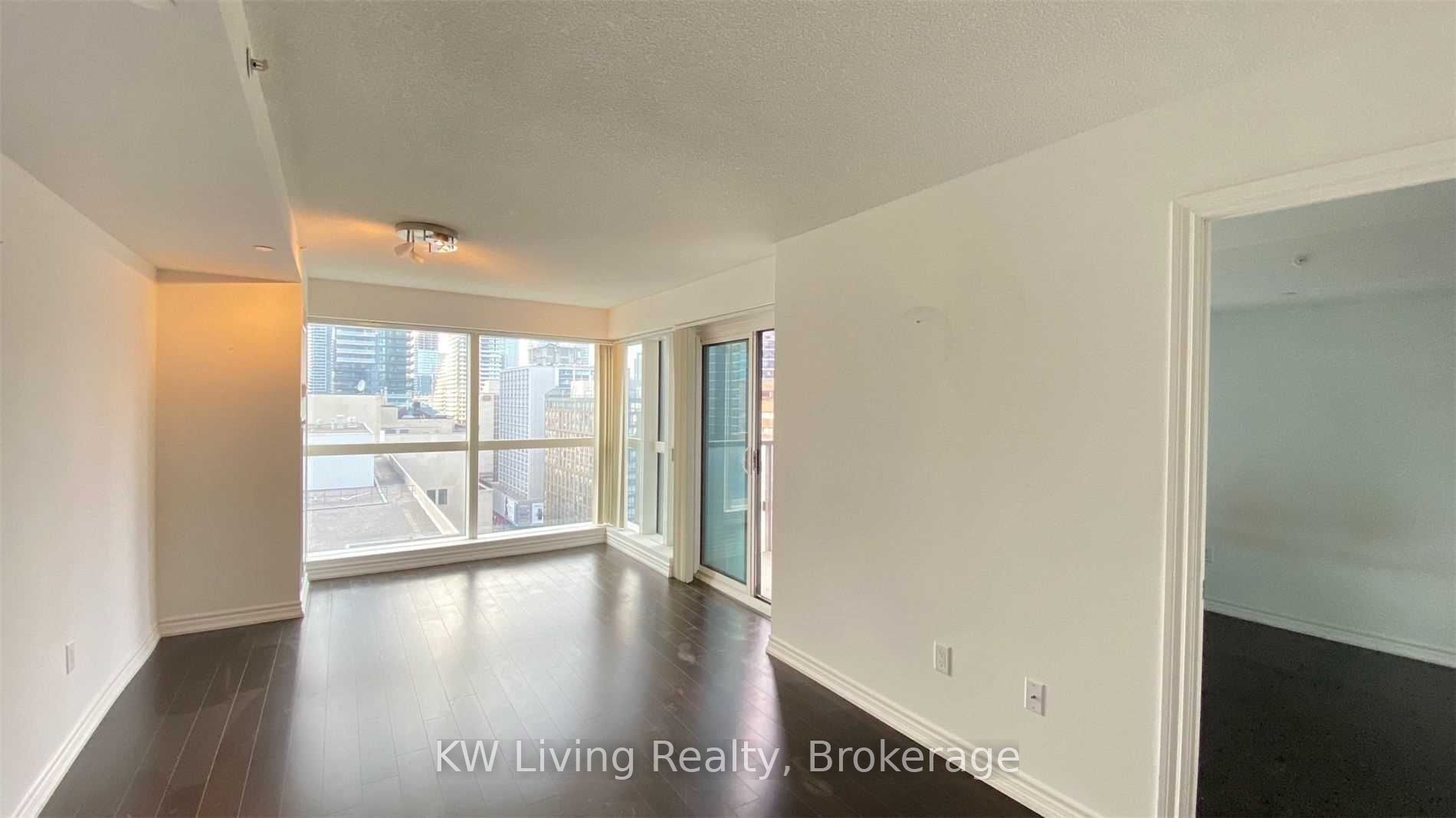 386 Yonge Street 1601, Toronto, ON M5B 0A5 photo 3