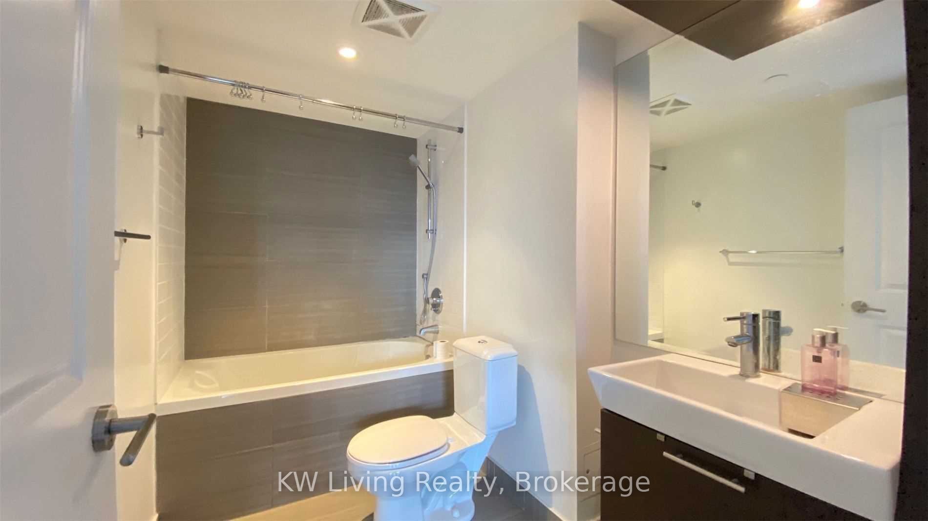 386 Yonge Street 1601, Toronto, ON M5B 0A5 photo 4