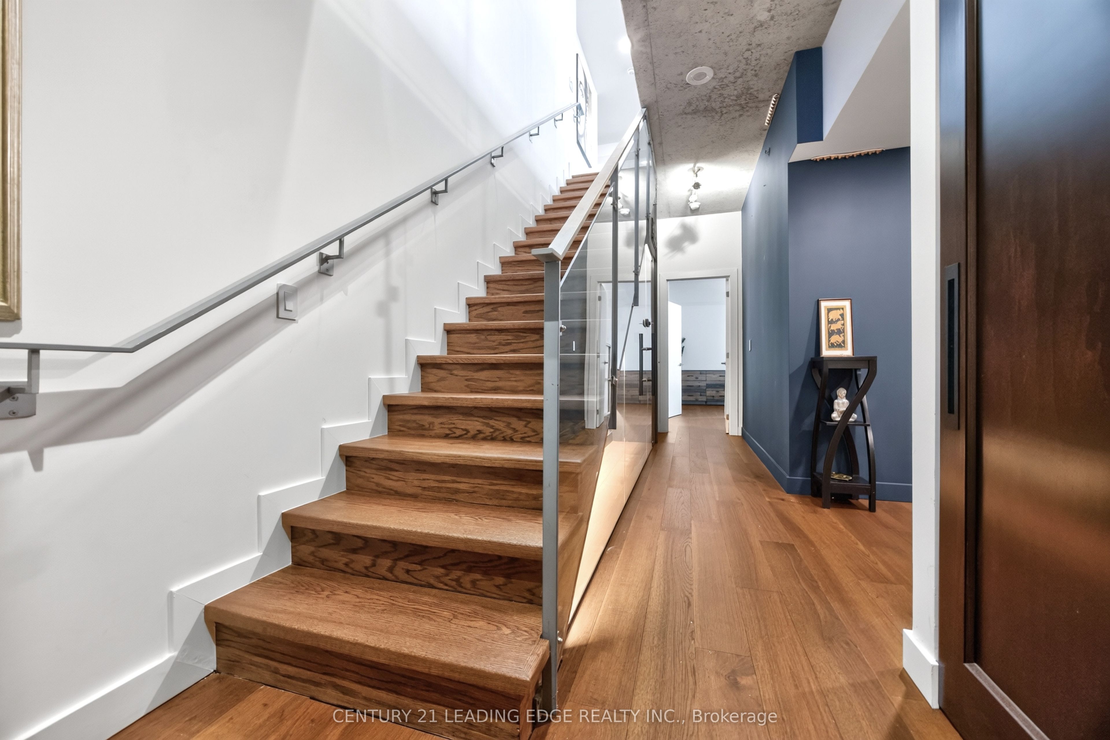 55 Stewart Street Ph1001, Toronto, ON M5V 2V1 photo 3