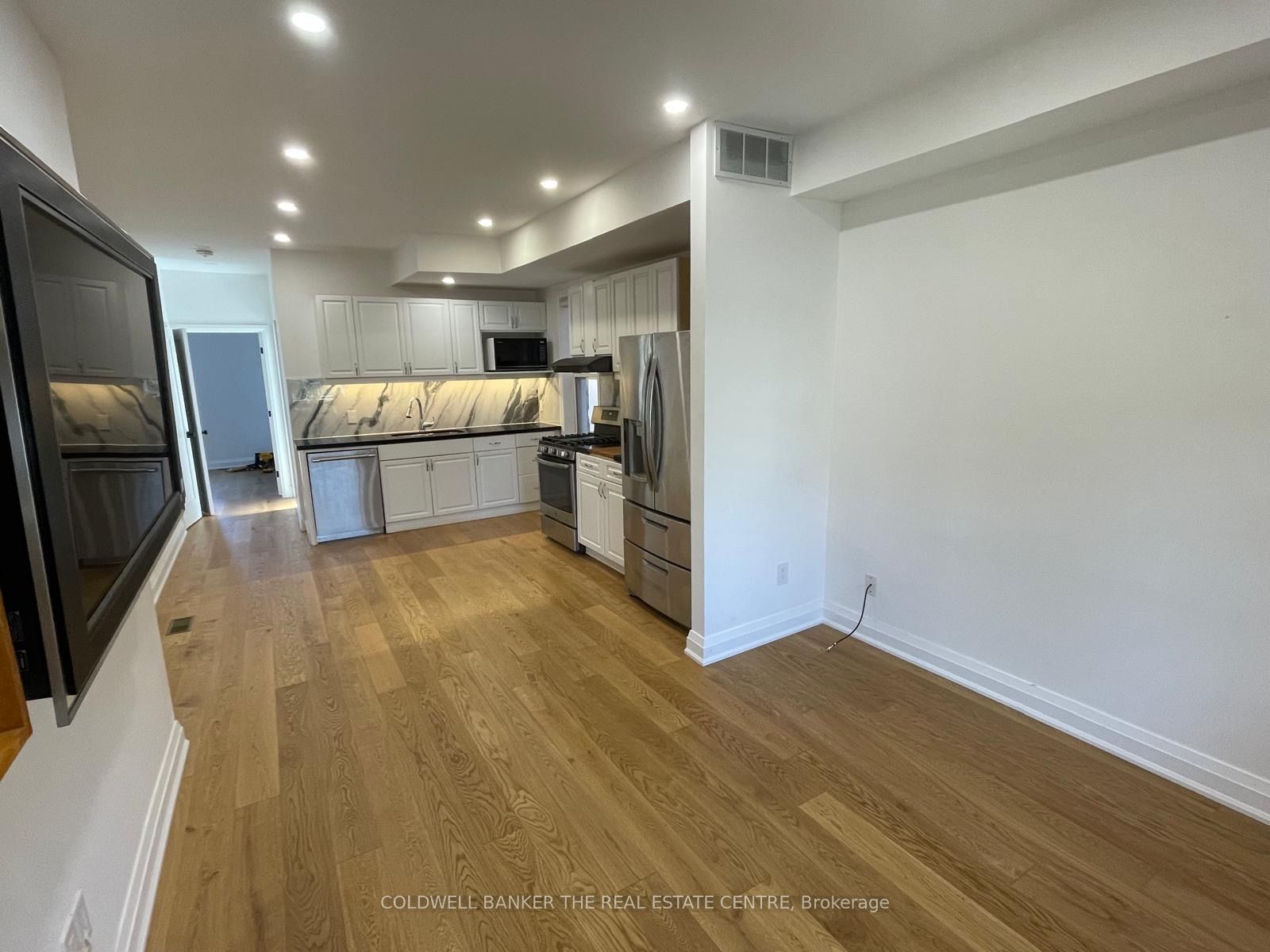 351 Clinton Street Main Floor Unit, Toronto, ON M6G 2Y7 photo 2