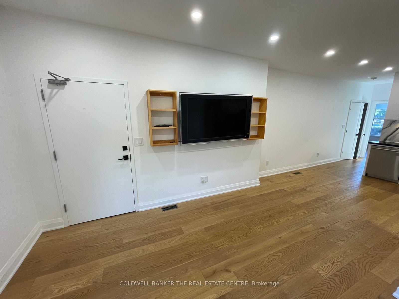 351 Clinton Street Main Floor Unit, Toronto, ON M6G 2Y7 photo 3